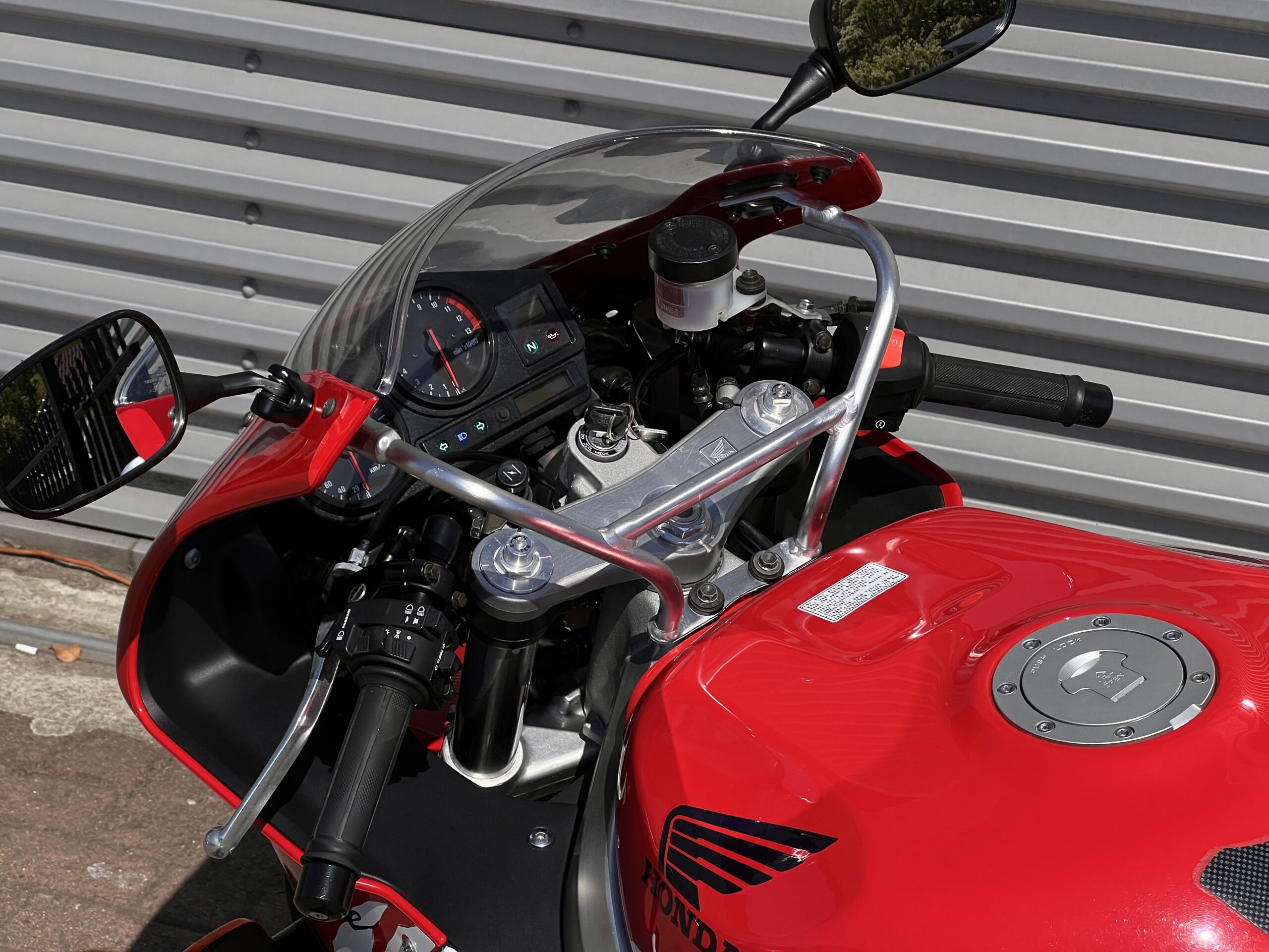 
								Honda CBR 900 RR Fireblade full									
