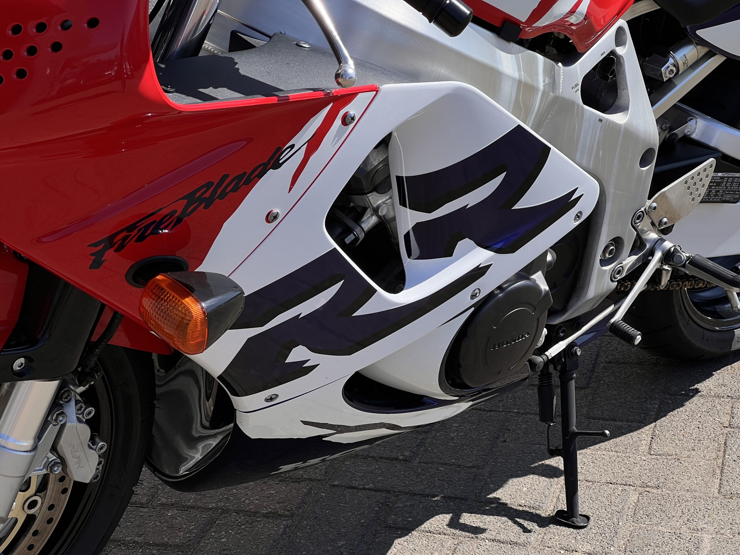 
								Honda CBR 900 RR Fireblade full									