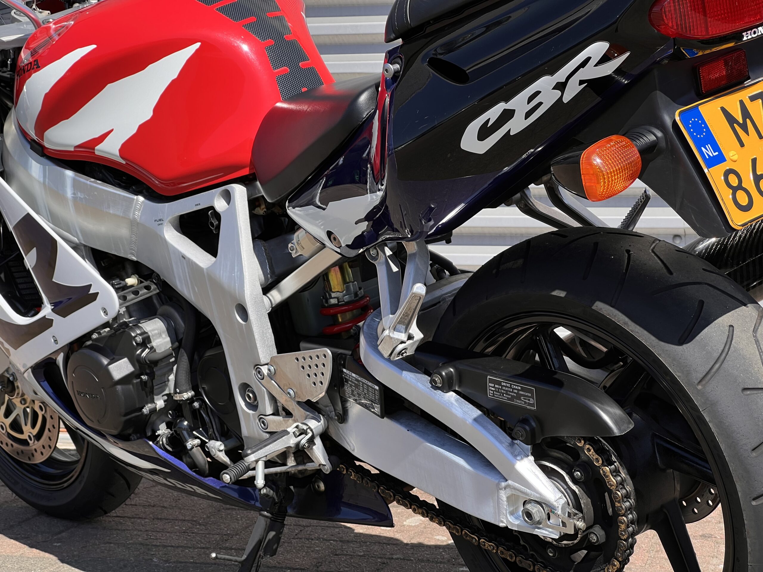 
								Honda CBR 900 RR Fireblade full									