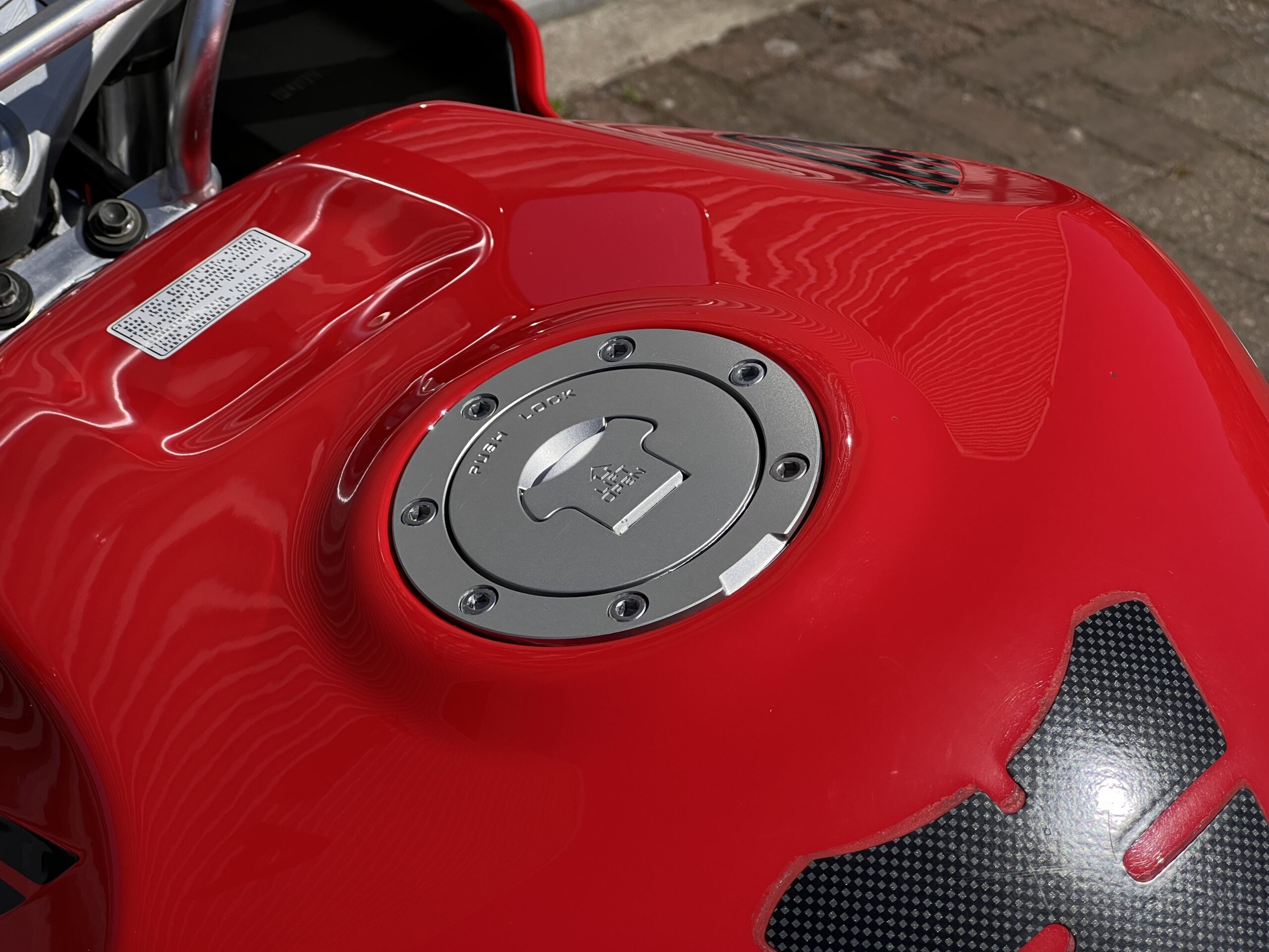 
								Honda CBR 900 RR Fireblade full									