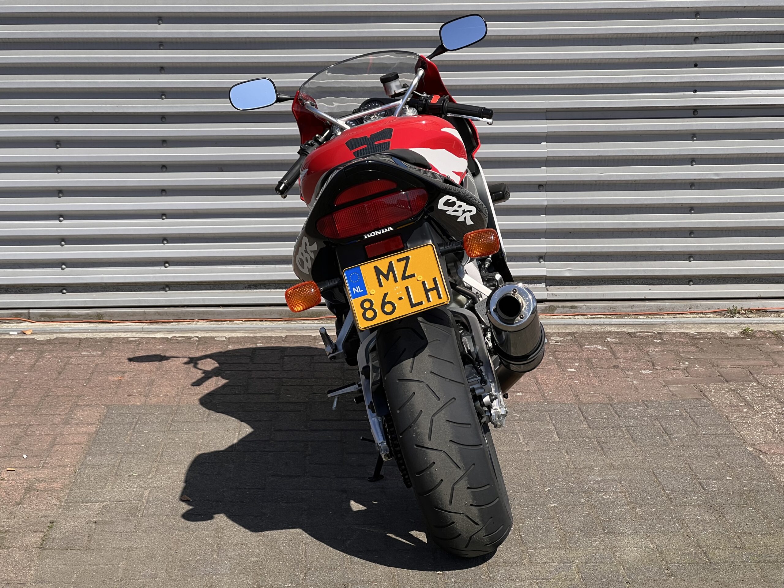 
								Honda CBR 900 RR Fireblade full									