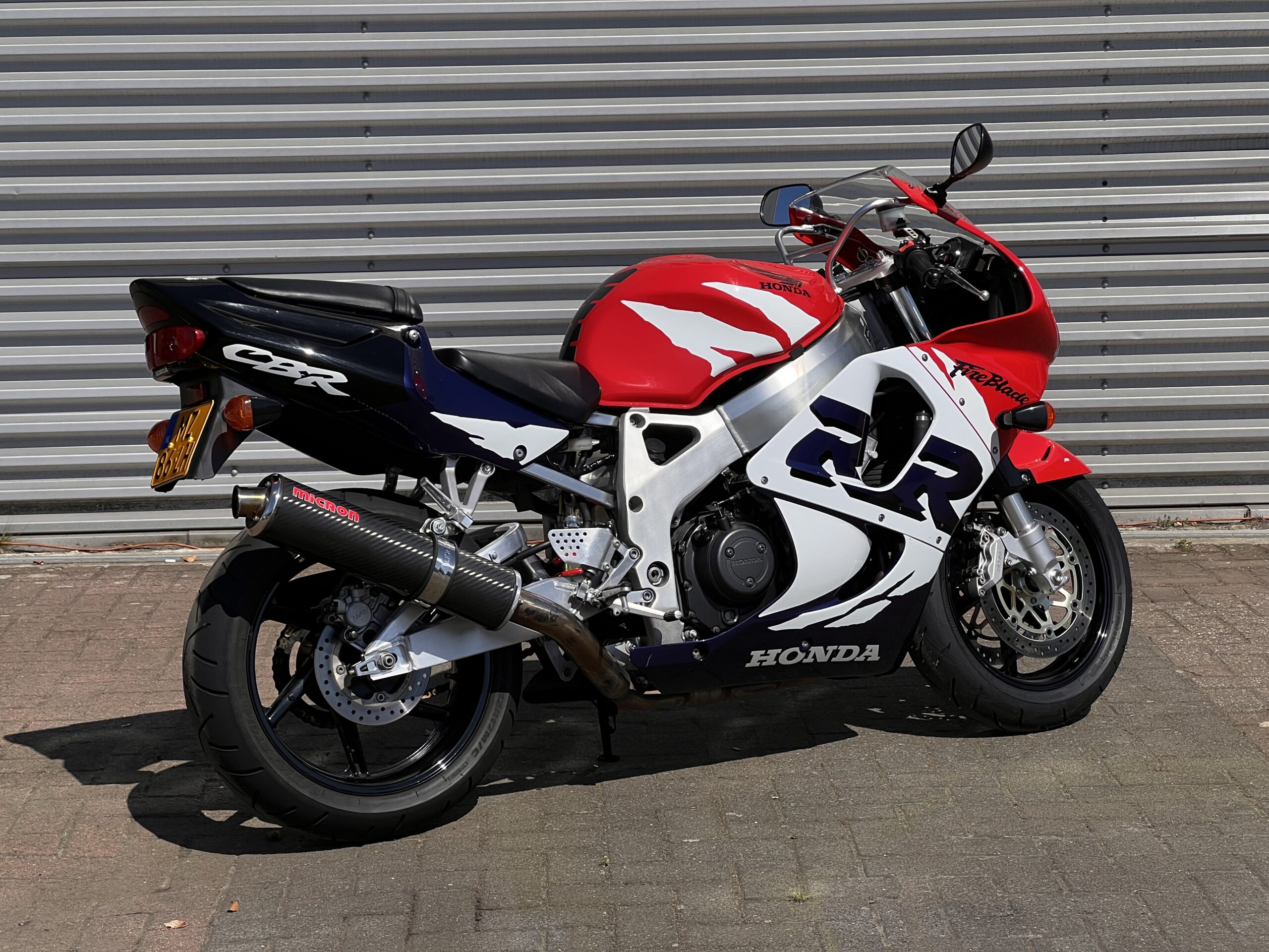 
								Honda CBR 900 RR Fireblade full									