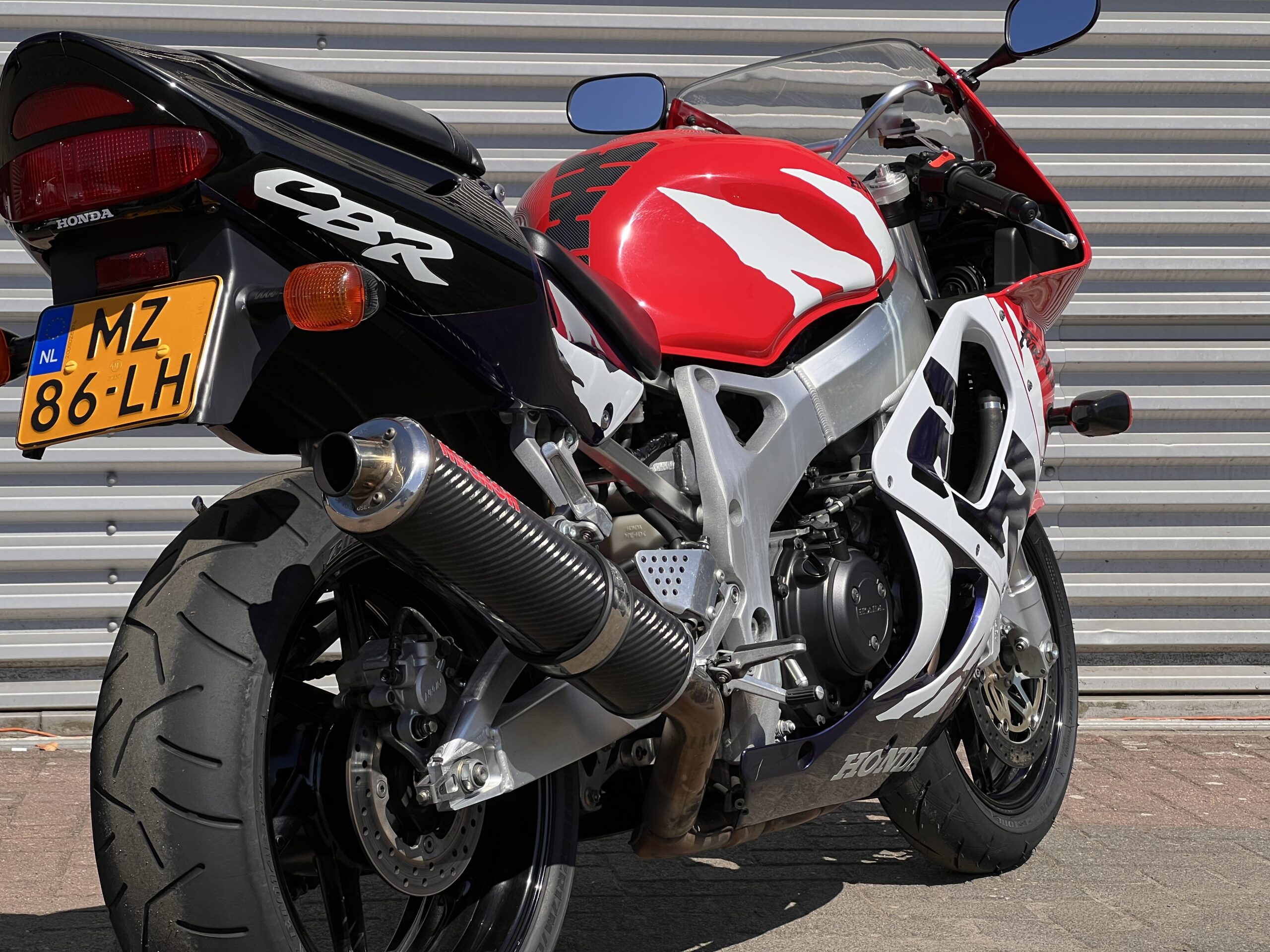 
								Honda CBR 900 RR Fireblade full									