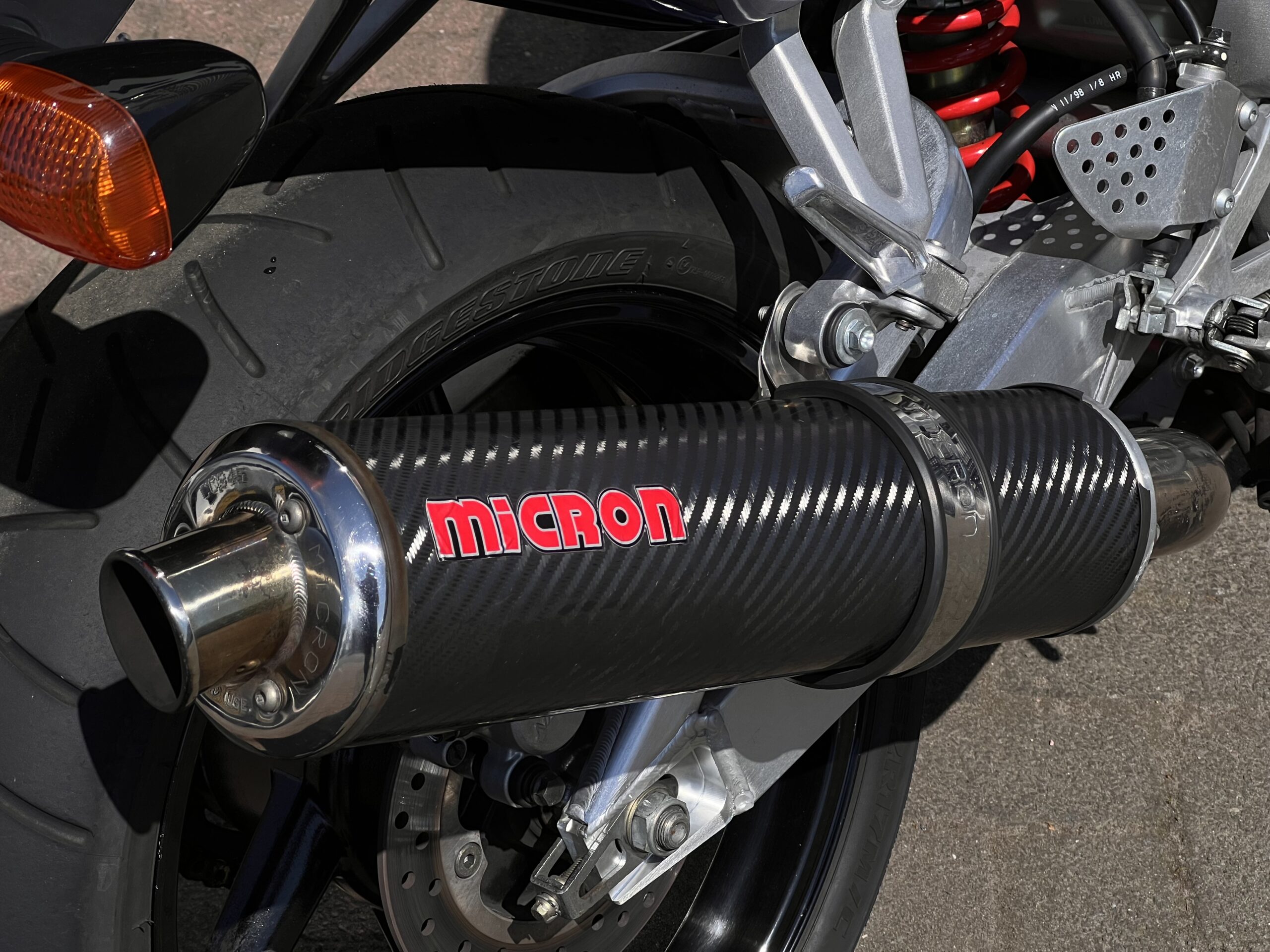 
								Honda CBR 900 RR Fireblade full									