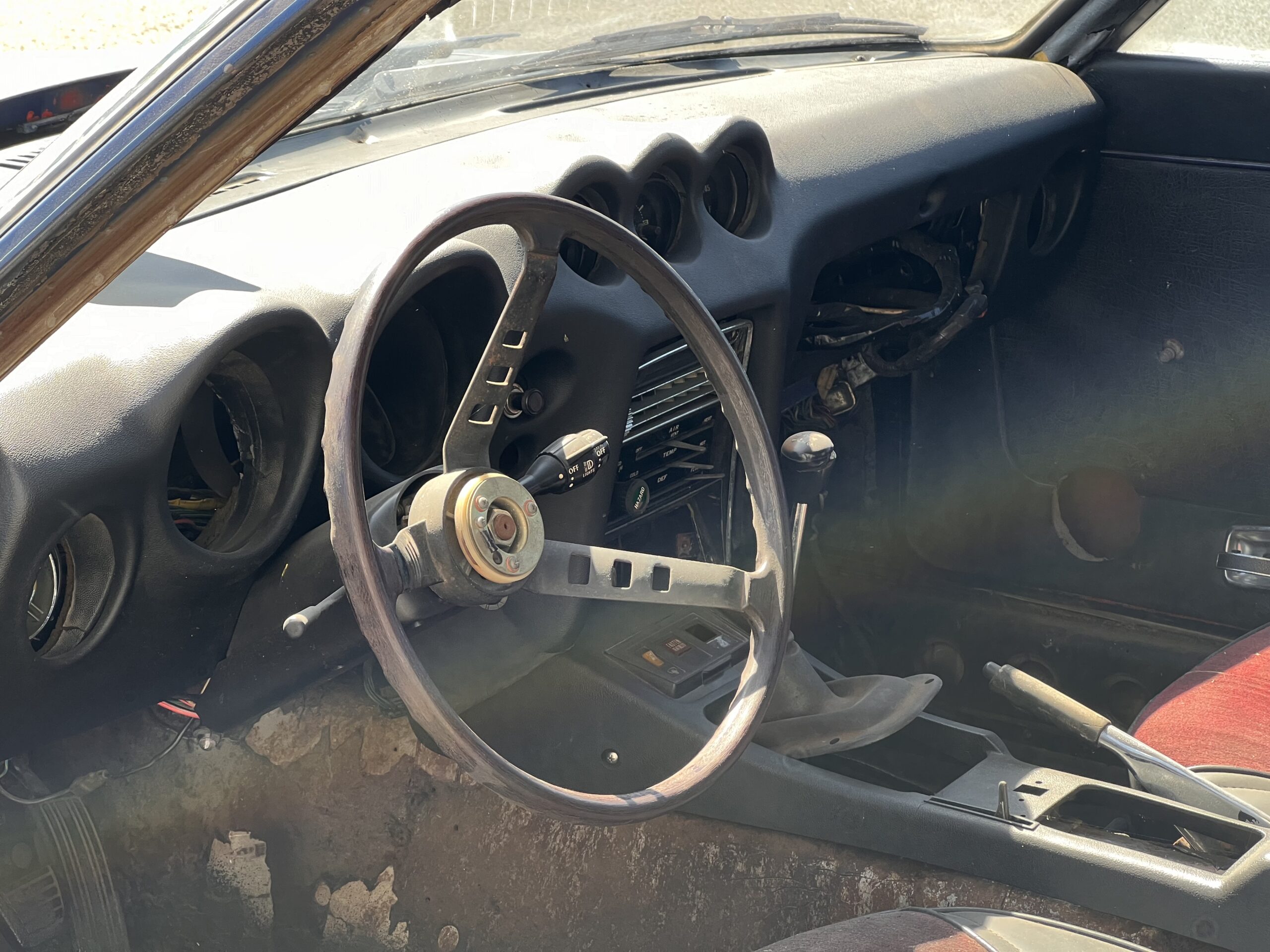 
								Datsun 240z full									