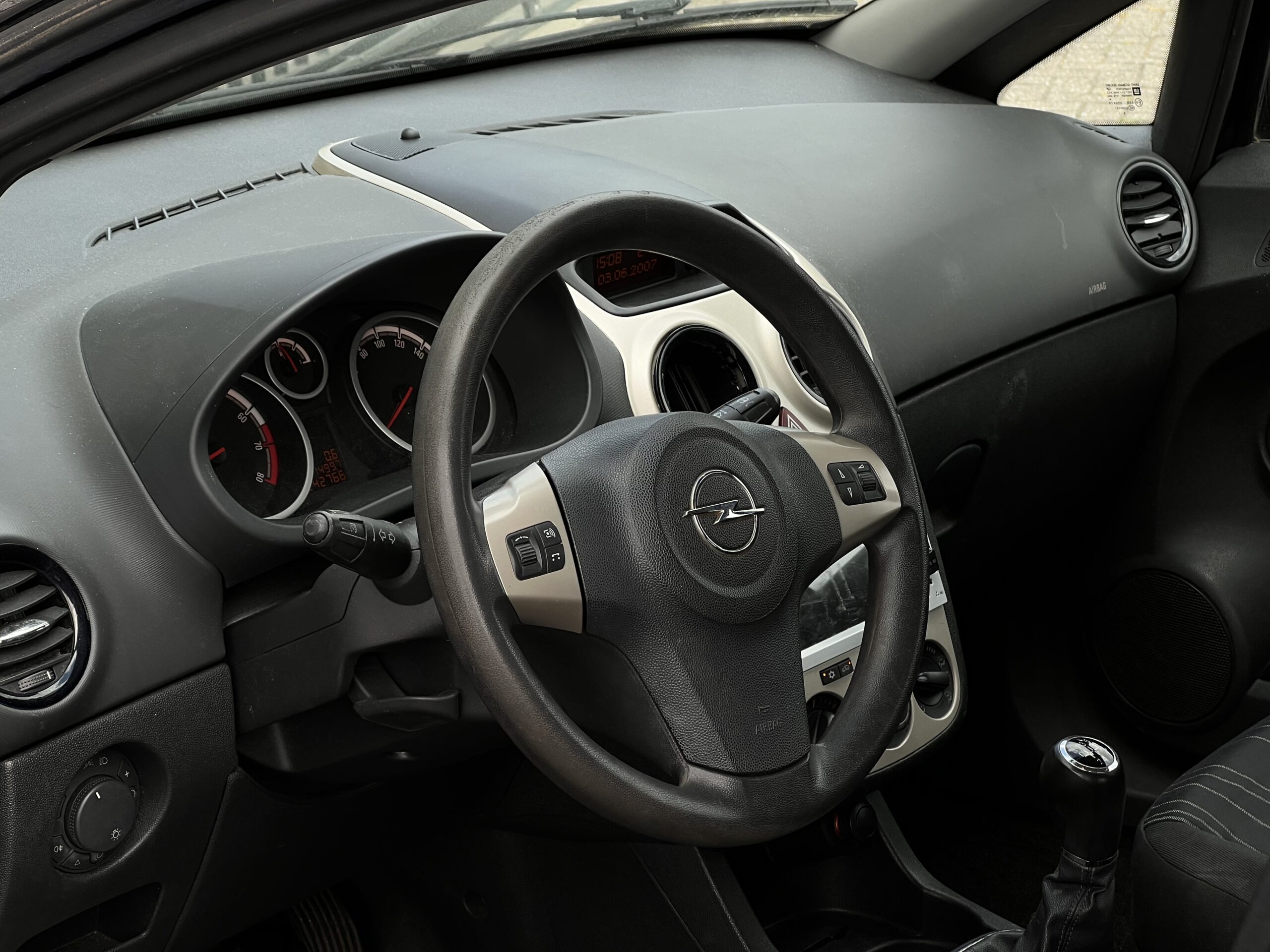 
								Opel Corsa 1.2 full									