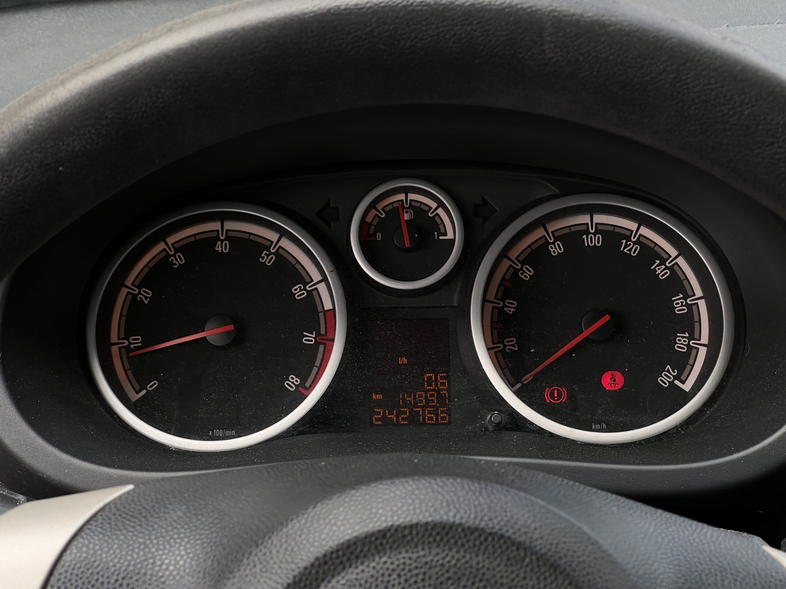 
								Opel Corsa 1.2 full									