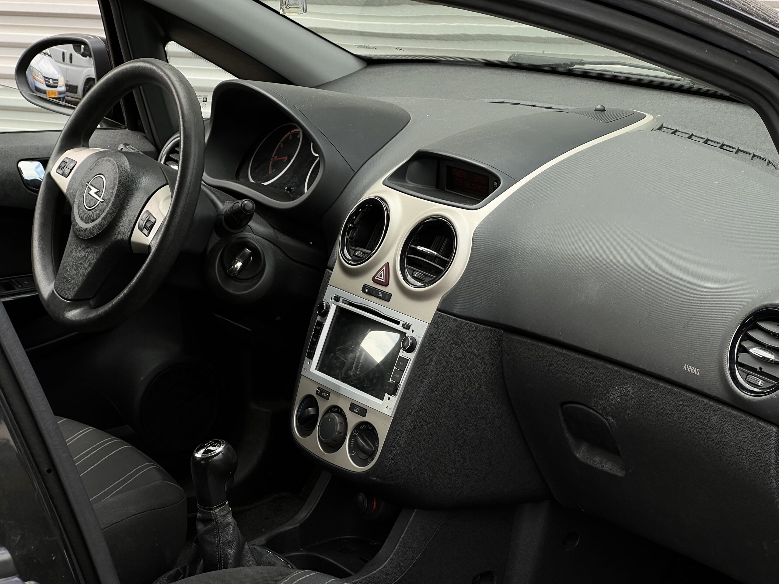 
								Opel Corsa 1.2 full									