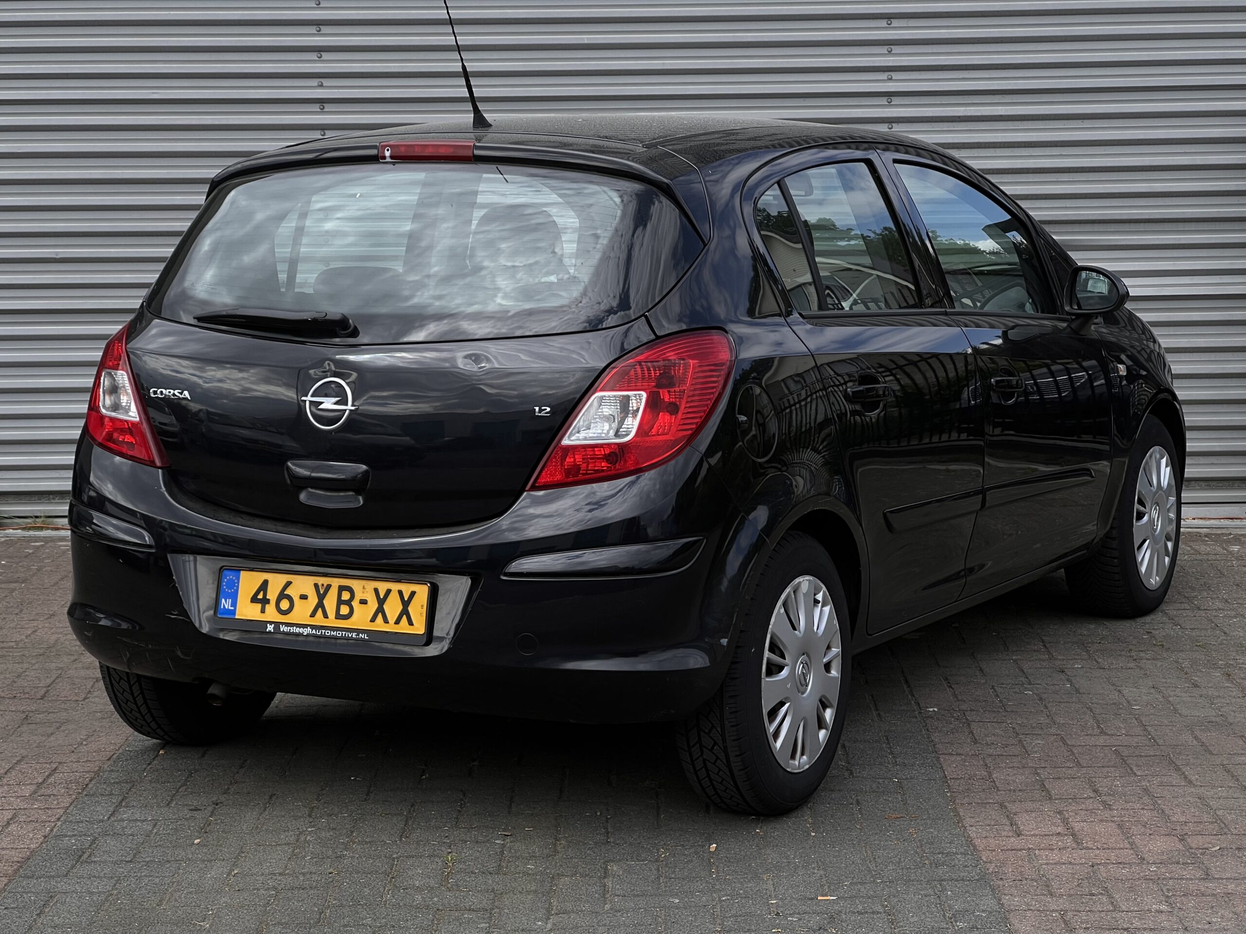 
								Opel Corsa 1.2 full									