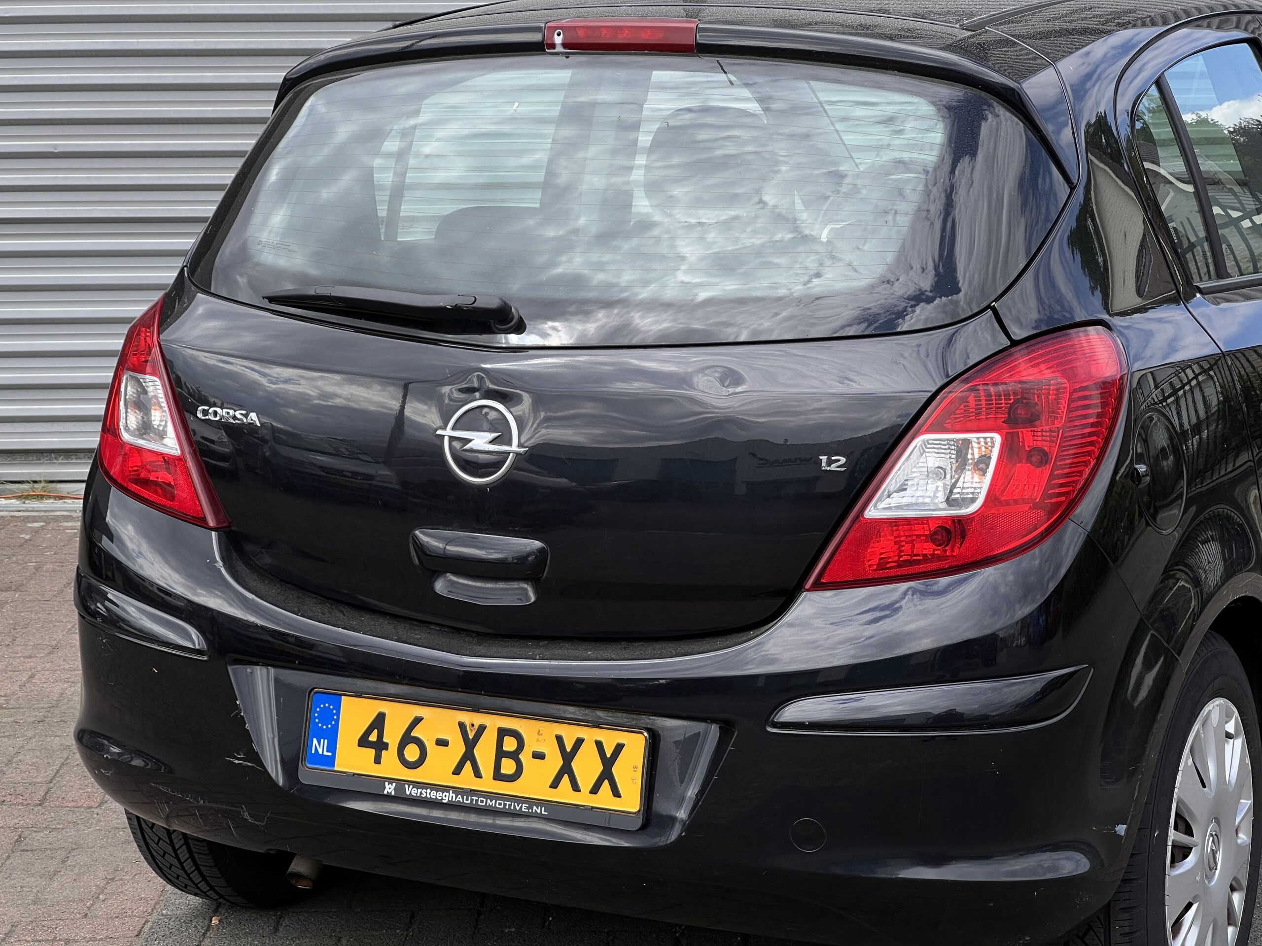 
								Opel Corsa 1.2 full									