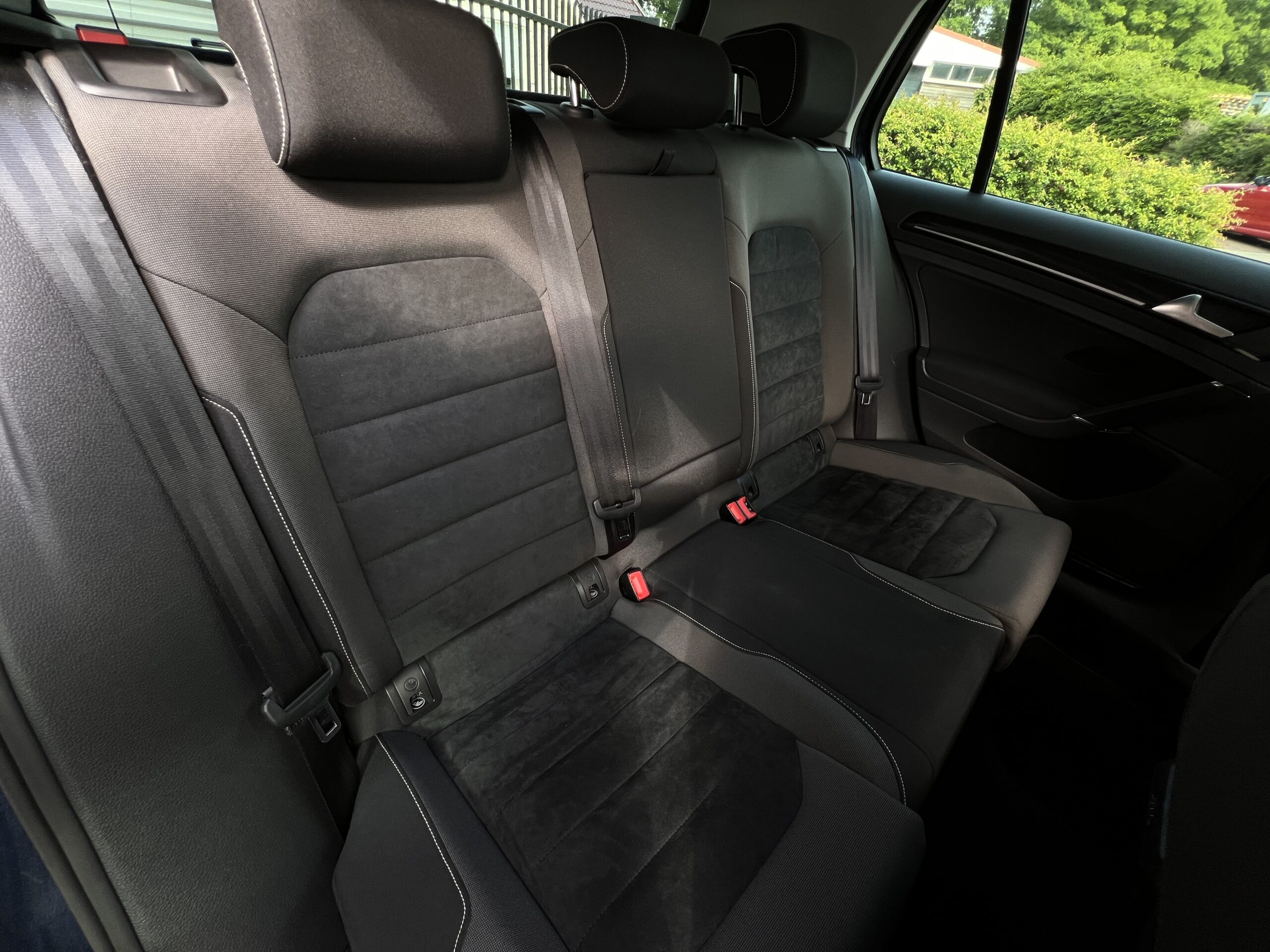
								Volkswagen Golf 1.4 DSG R-Line full									