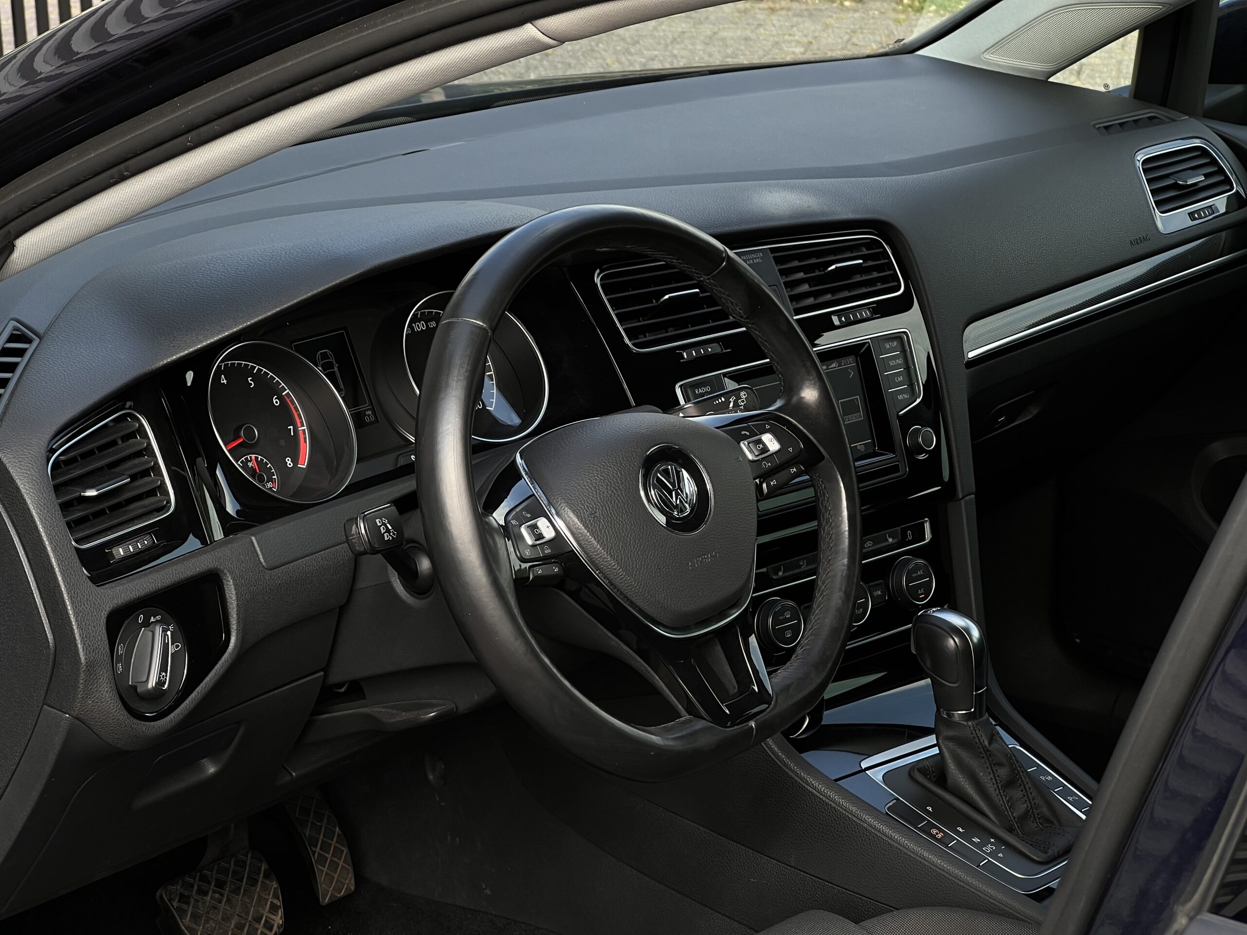 
								Volkswagen Golf 1.4 DSG R-Line full									