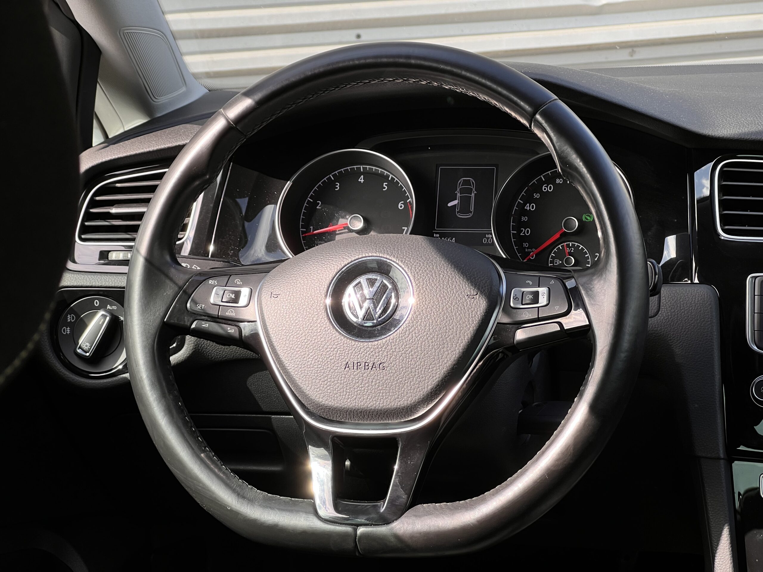 
								Volkswagen Golf 1.4 DSG R-Line full									