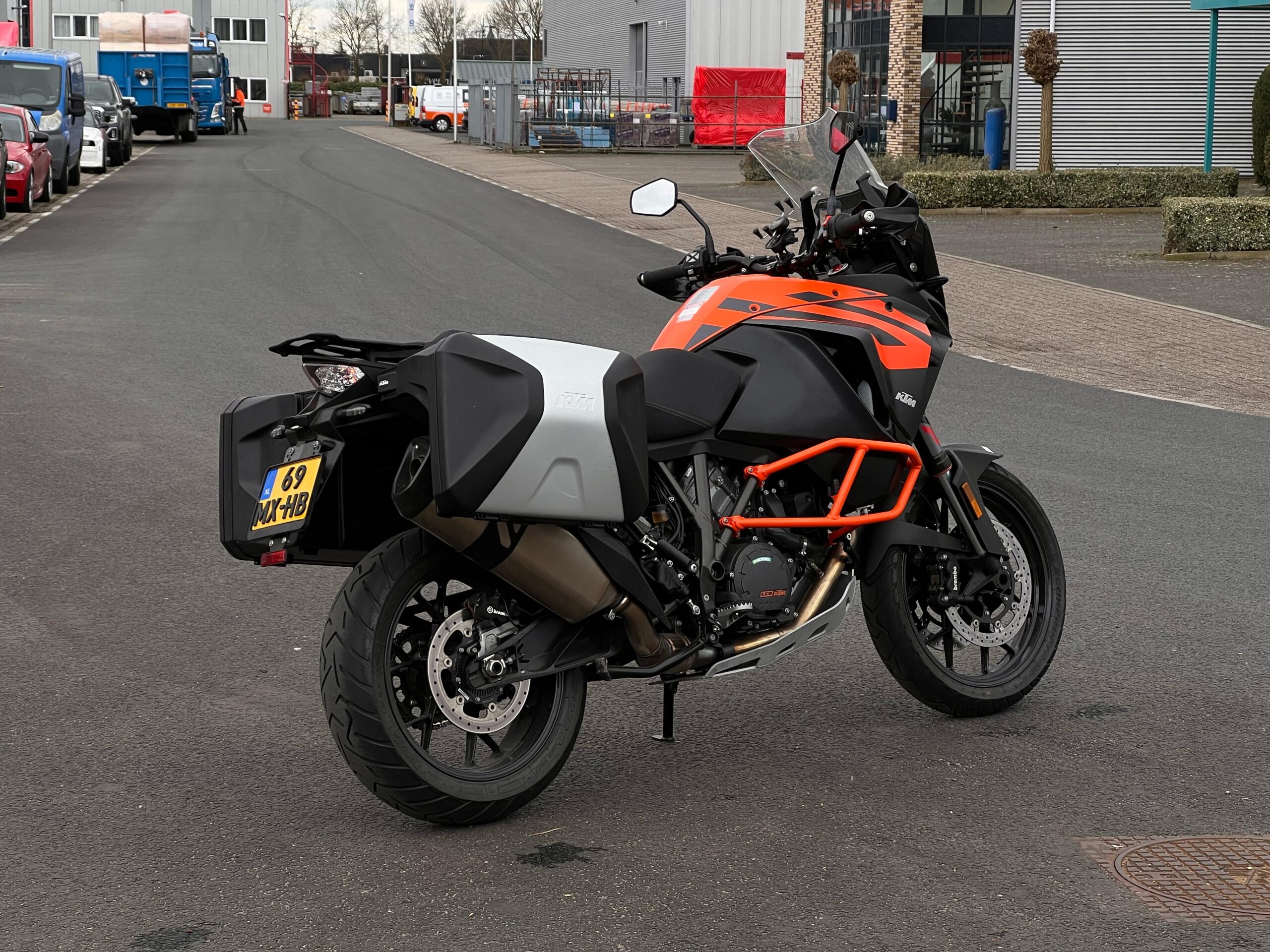 
								KTM 1290 Super Adventure S full									