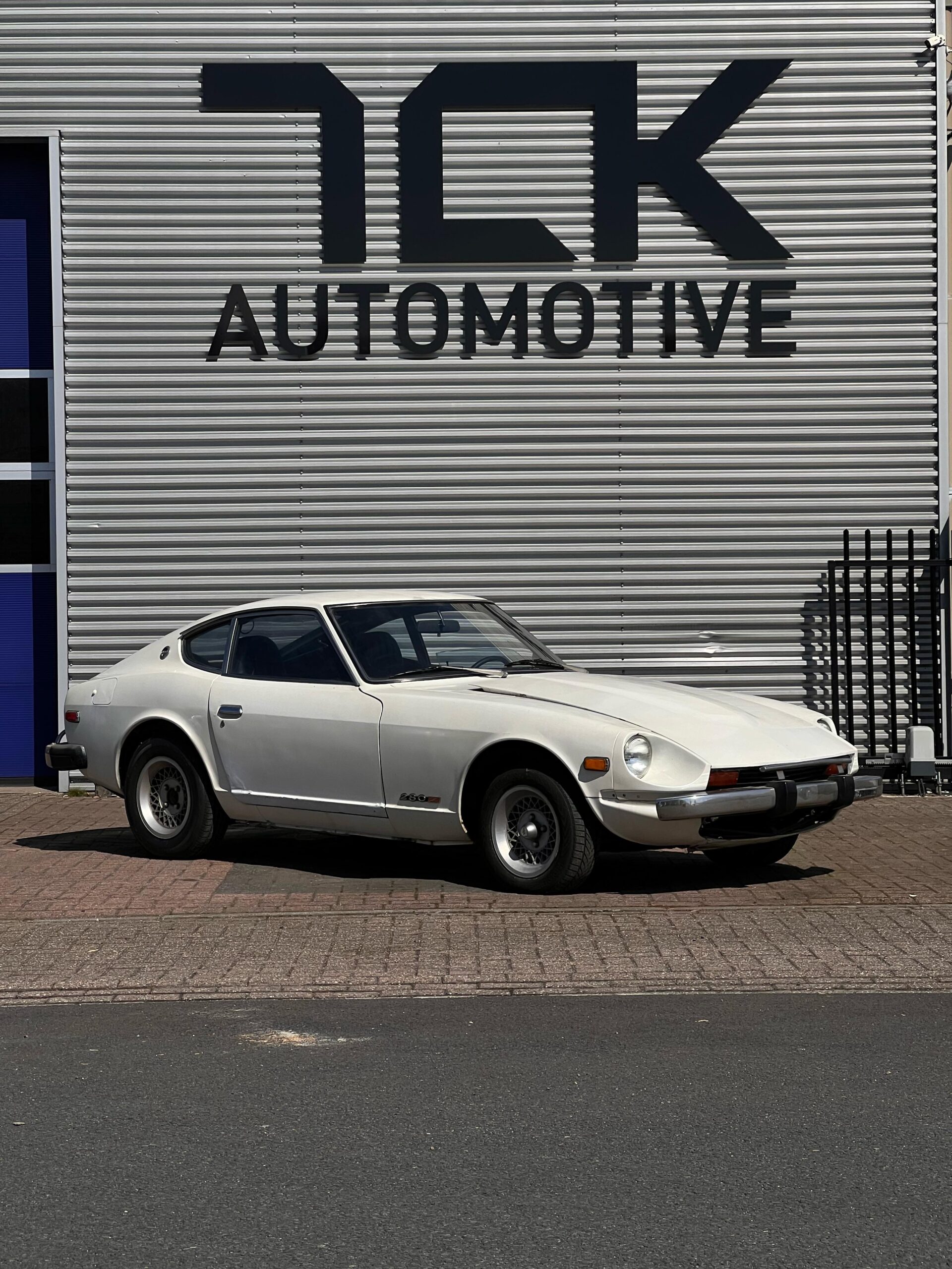 
								Datsun 280z full									
