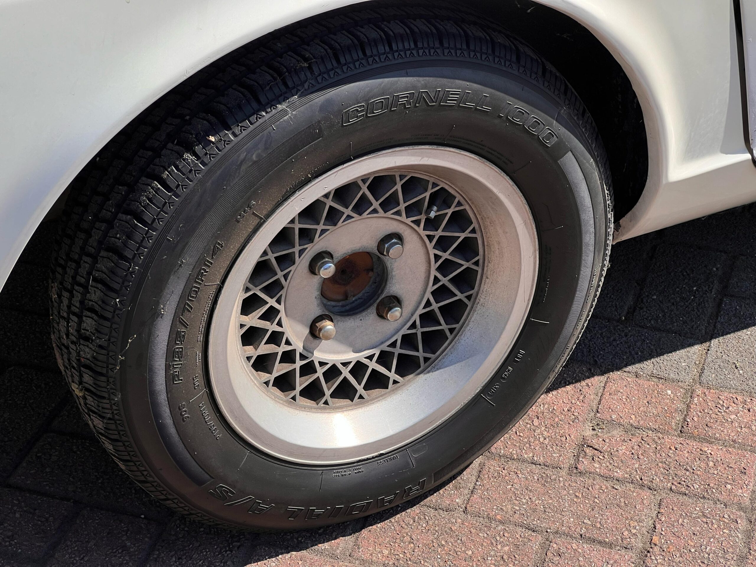 
								Datsun 280z full									
