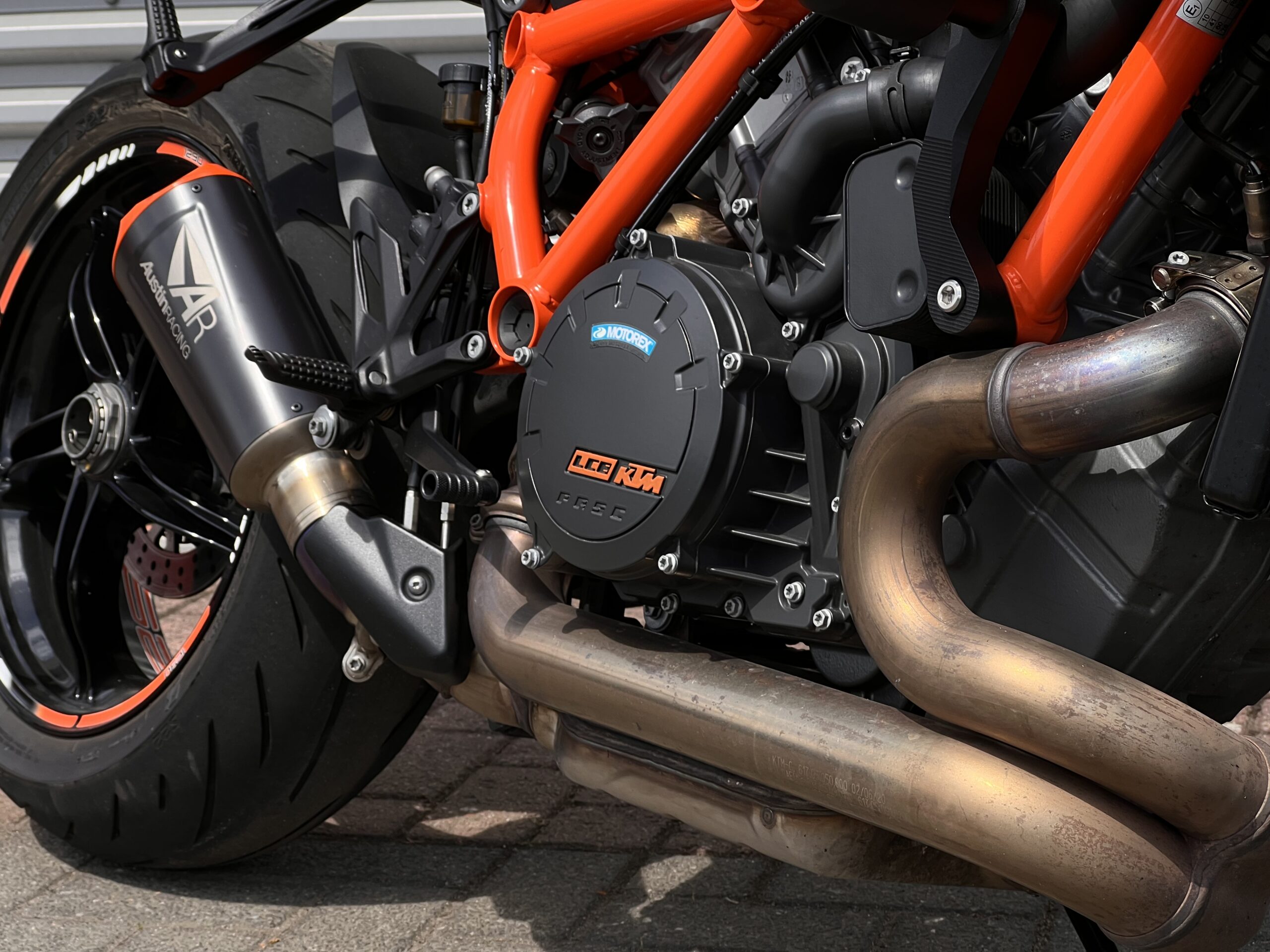 
								KTM Superduke 1290R full									