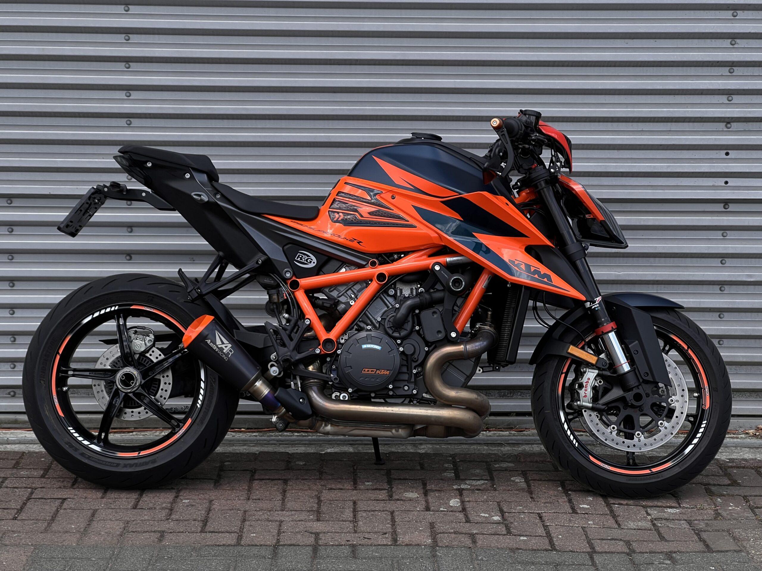 
								KTM Superduke 1290R full									