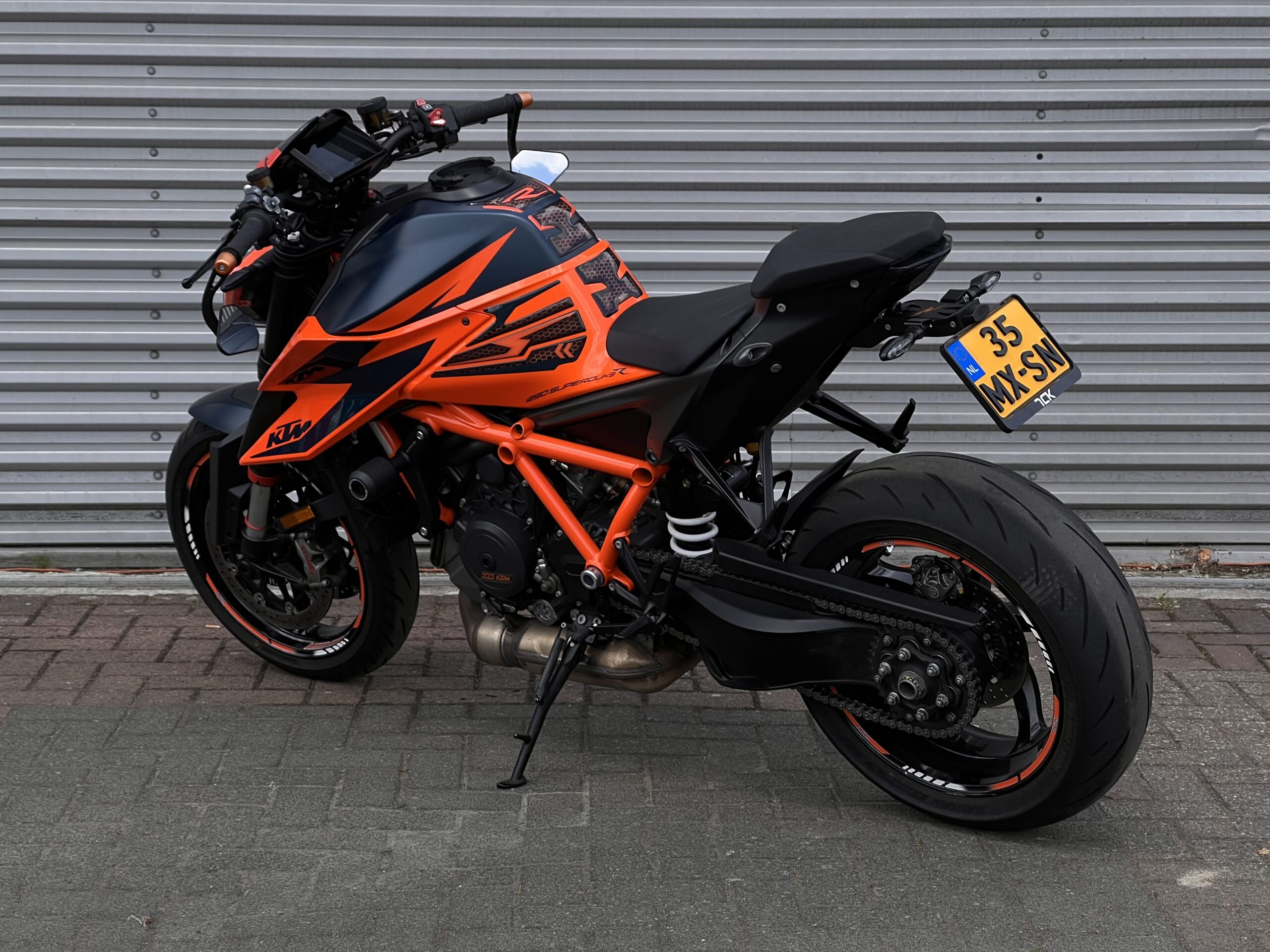 
								KTM Superduke 1290R full									