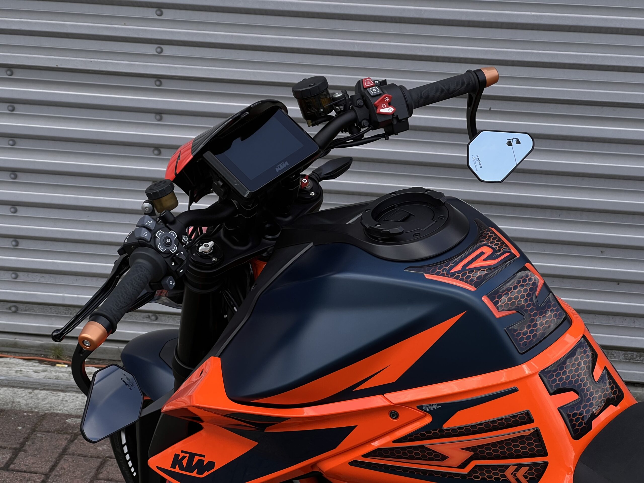 
								KTM Superduke 1290R full									