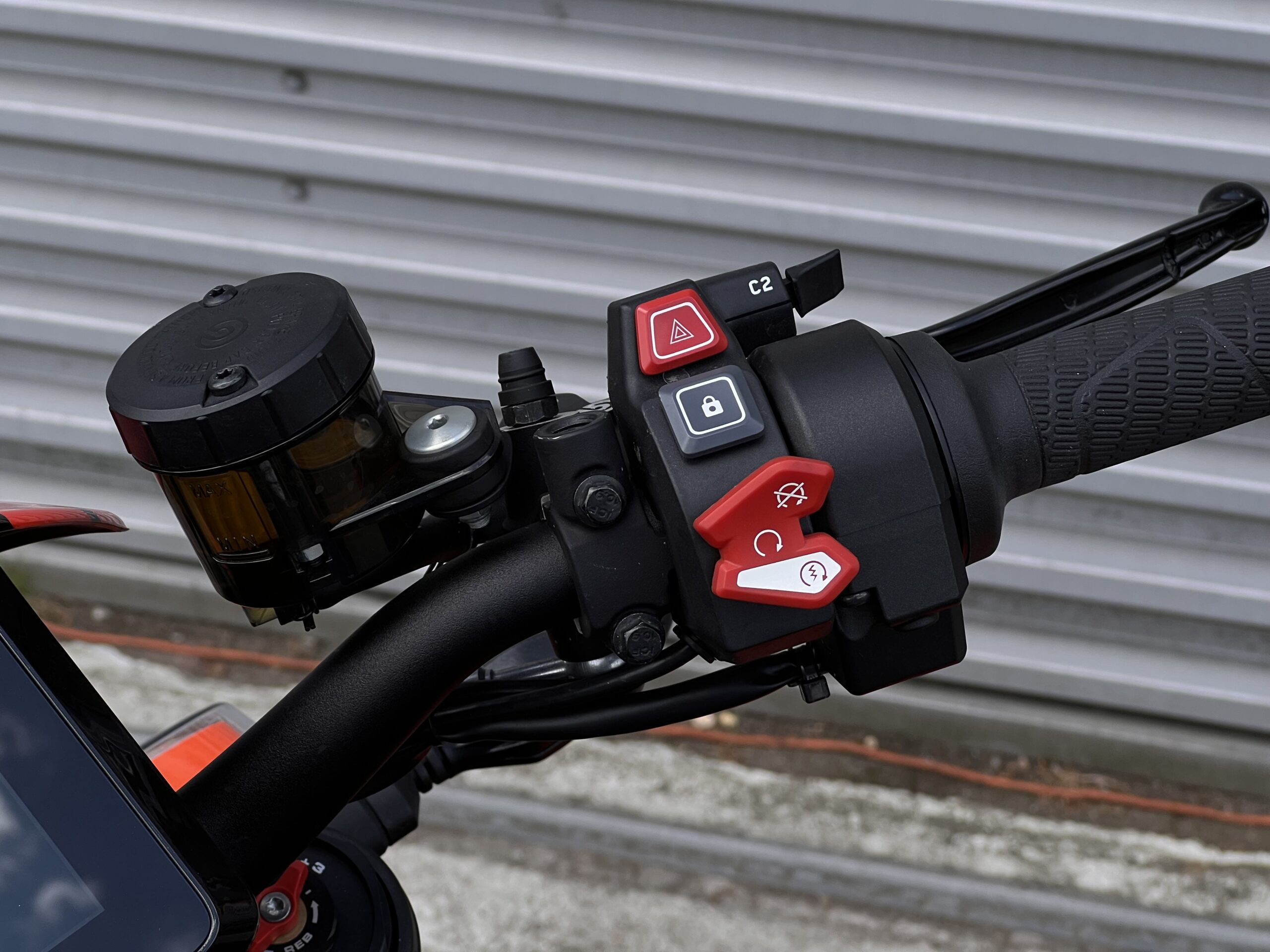 
								KTM Superduke 1290R full									