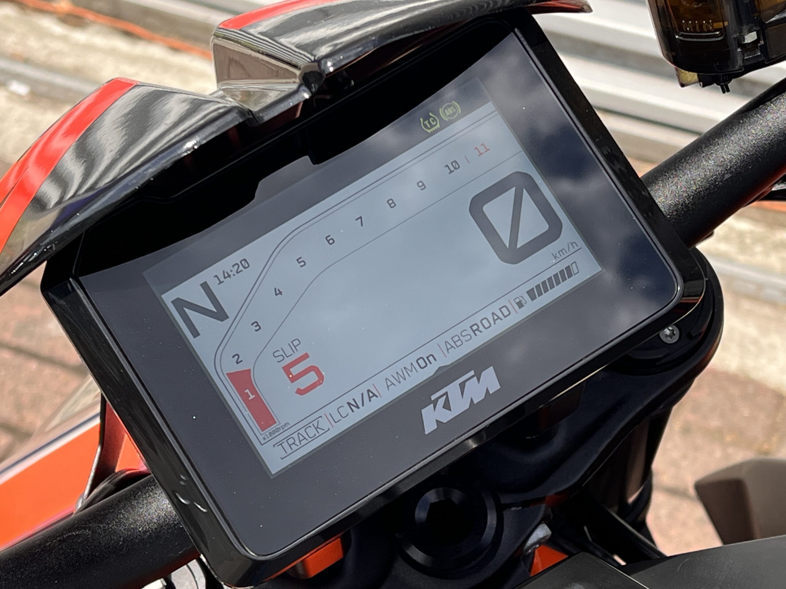 
								KTM Superduke 1290R full									