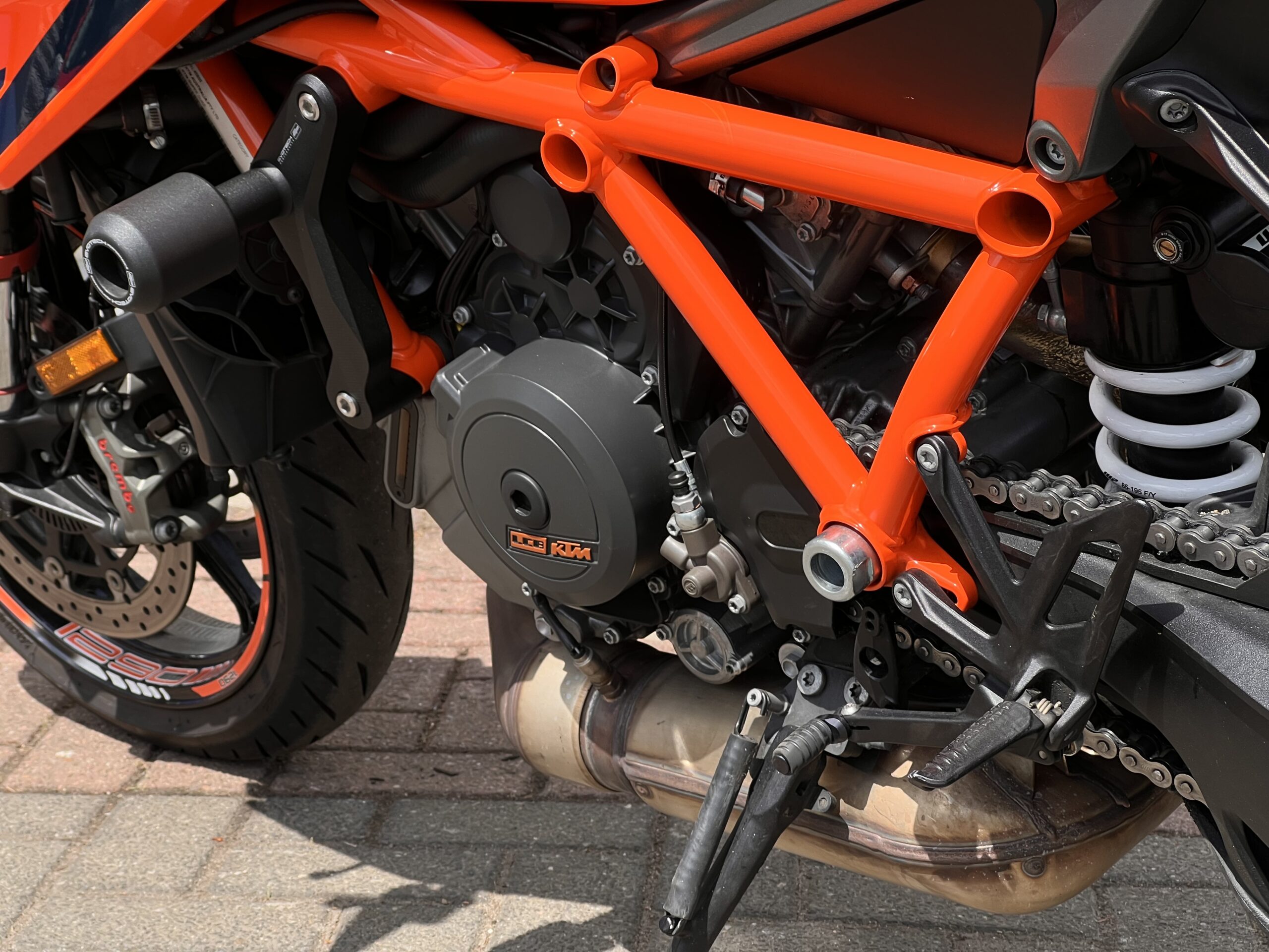 
								KTM Superduke 1290R full									