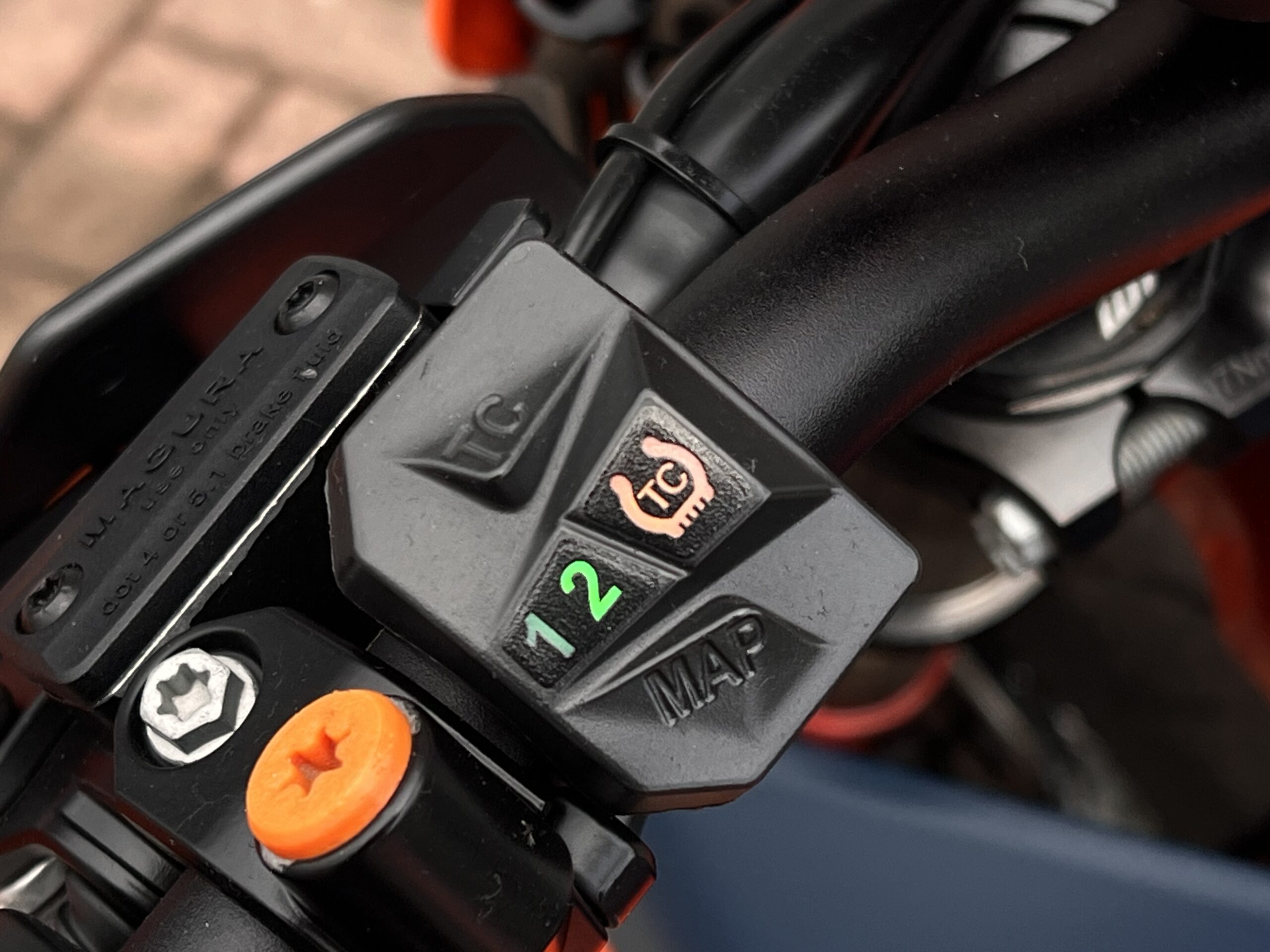 
								KTM SMC-R 690 full									