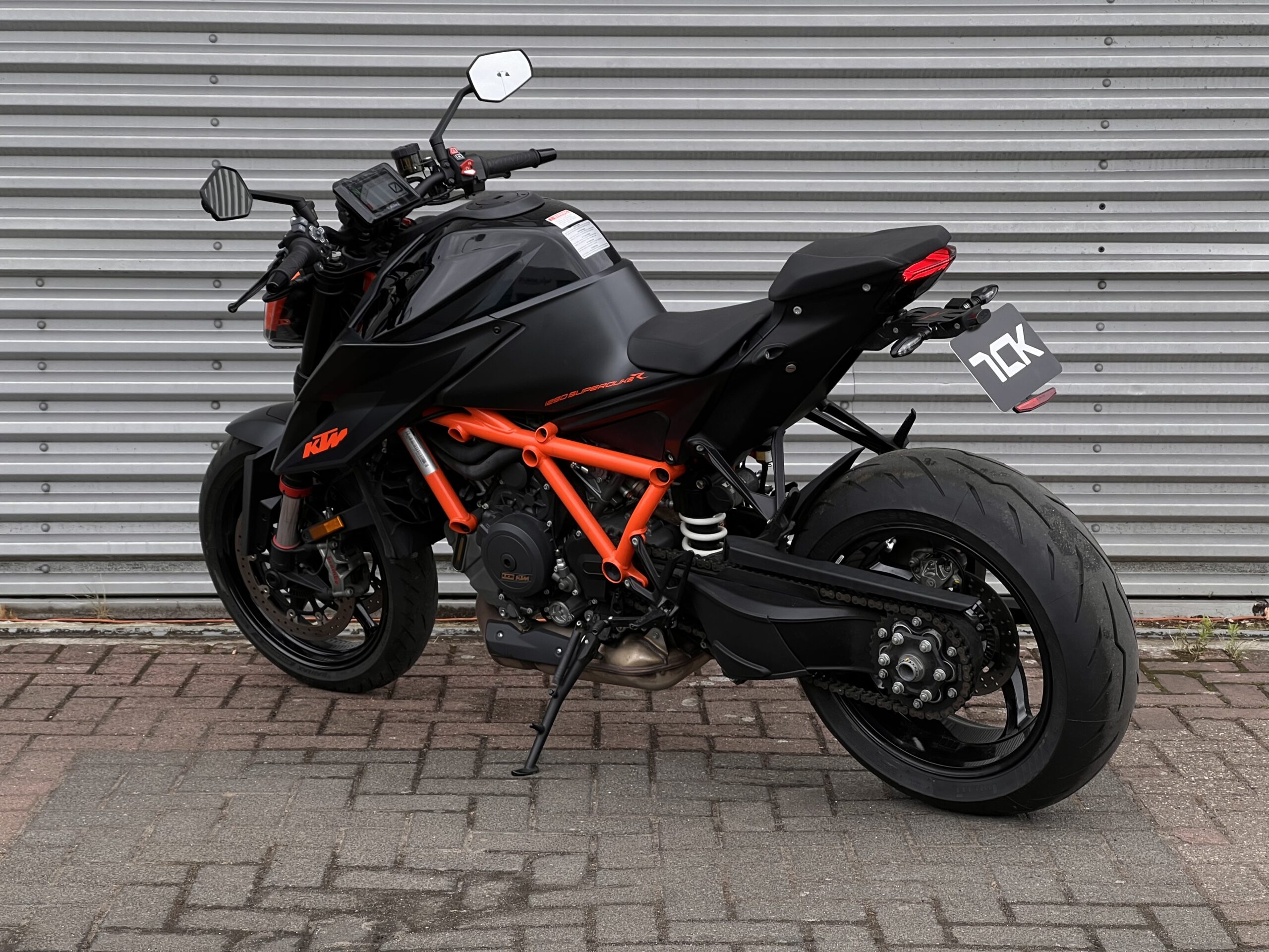 
								KTM Superduke 1290 R full									