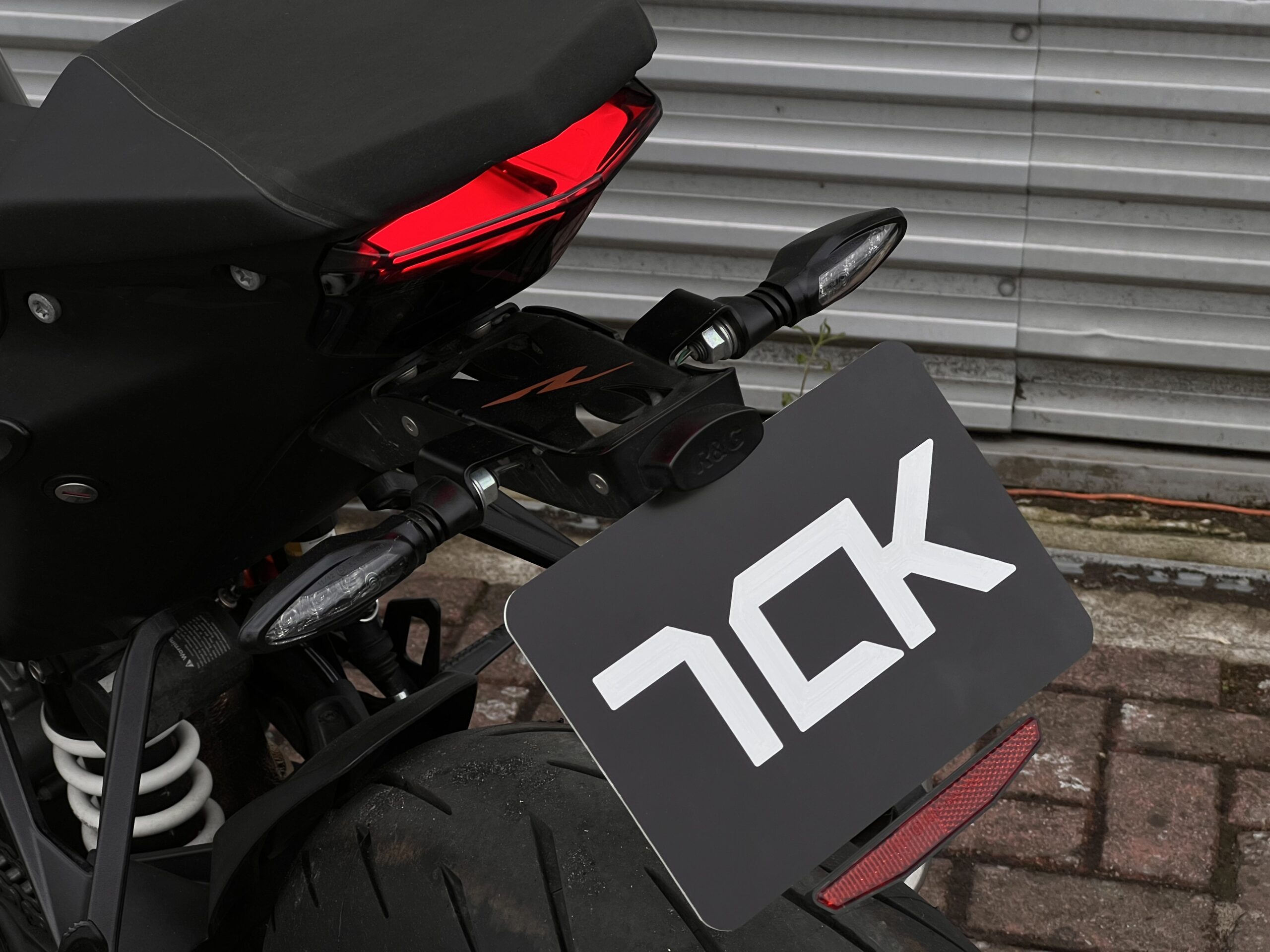 
								KTM Superduke 1290 R full									