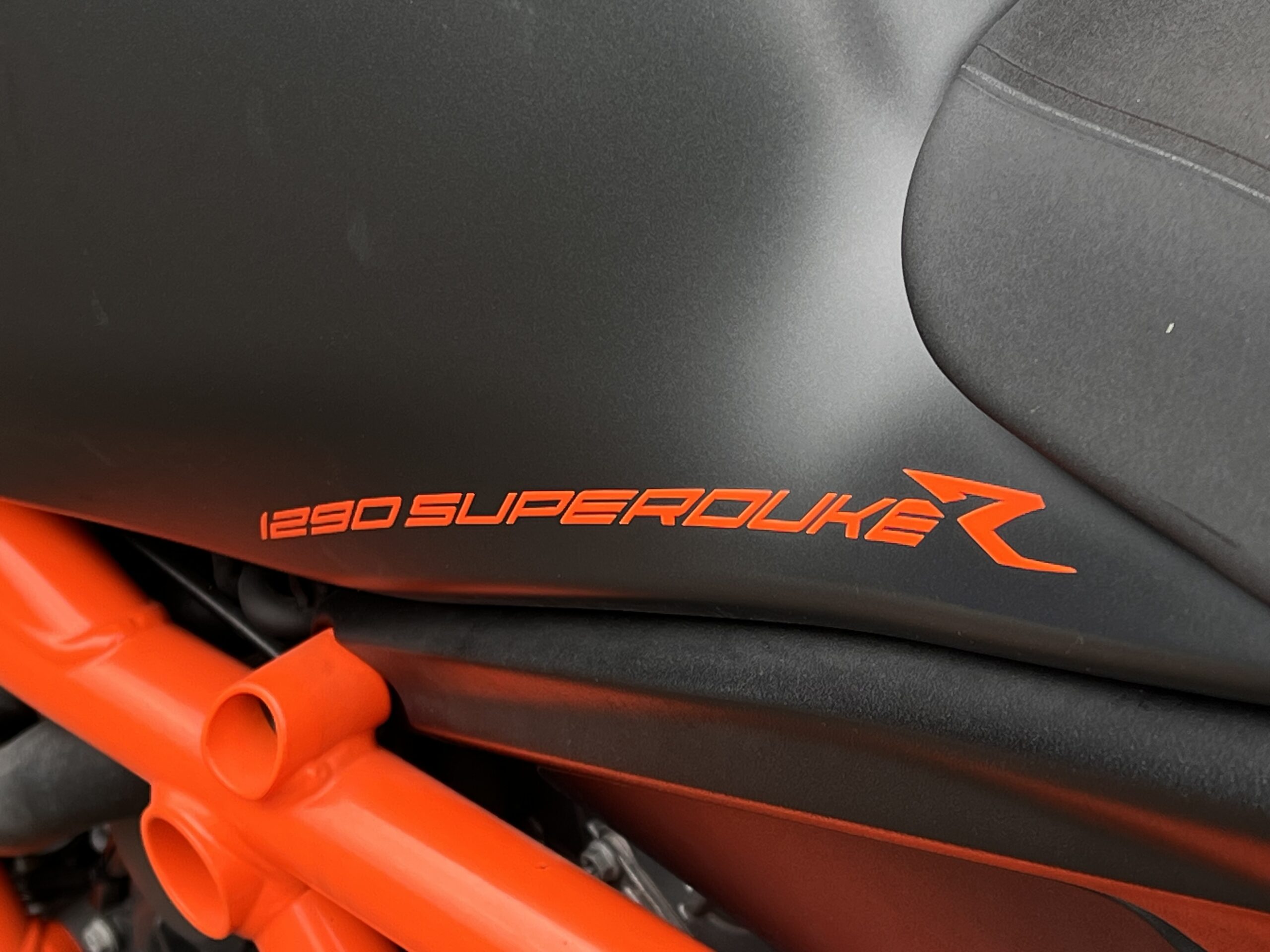 
								KTM Superduke 1290 R full									