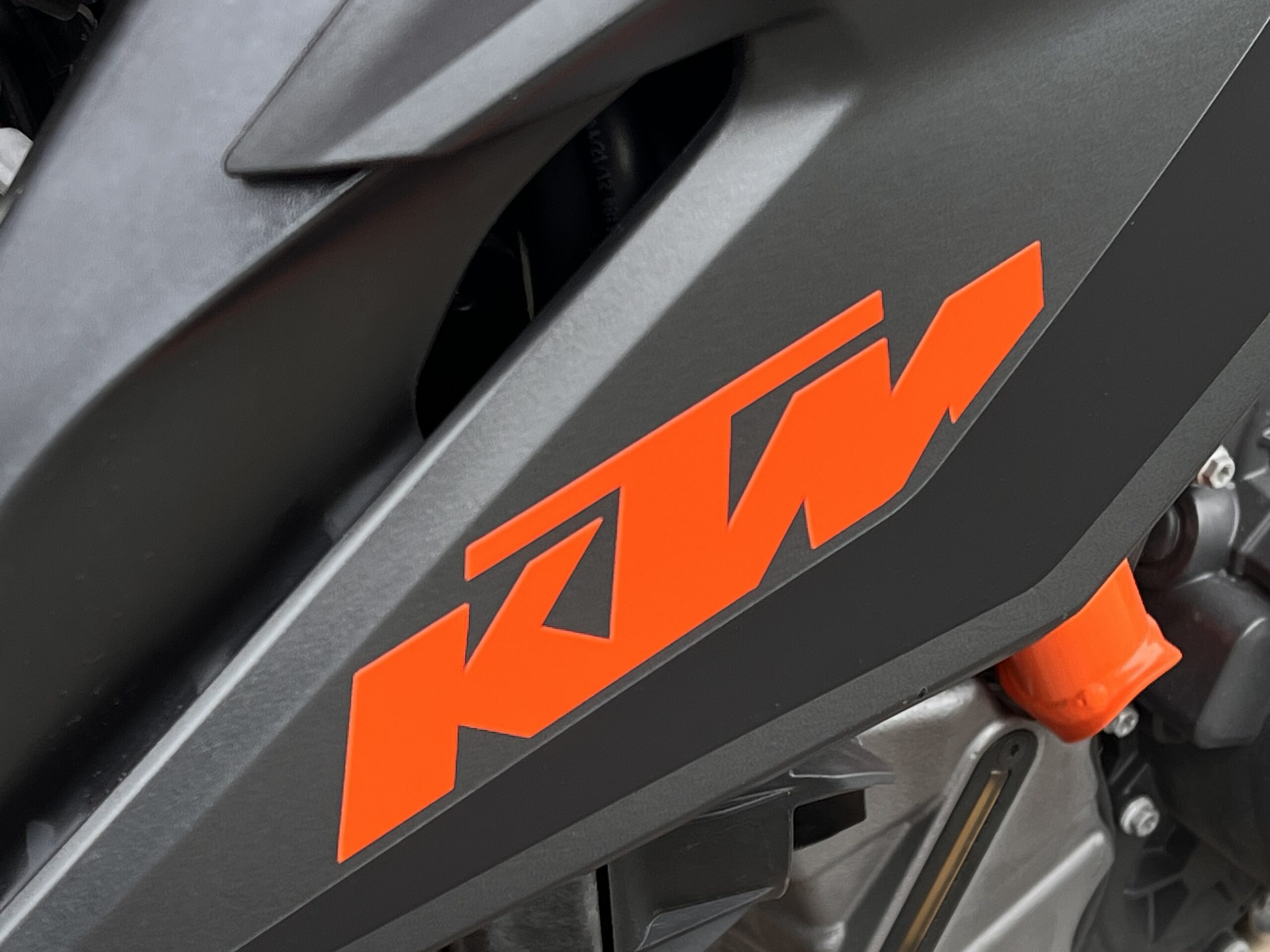 
								KTM Superduke 1290 R full									