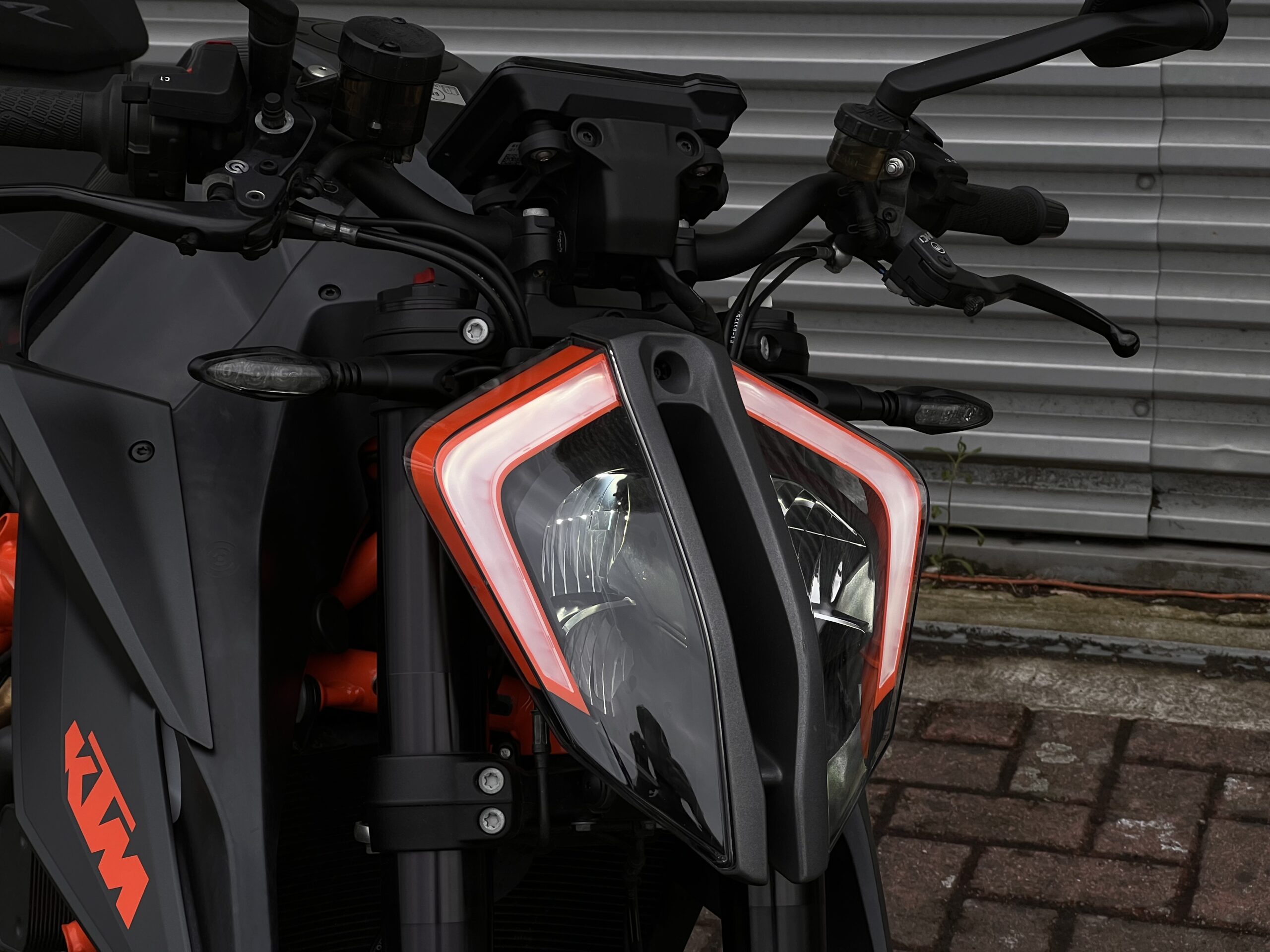 
								KTM Superduke 1290 R full									