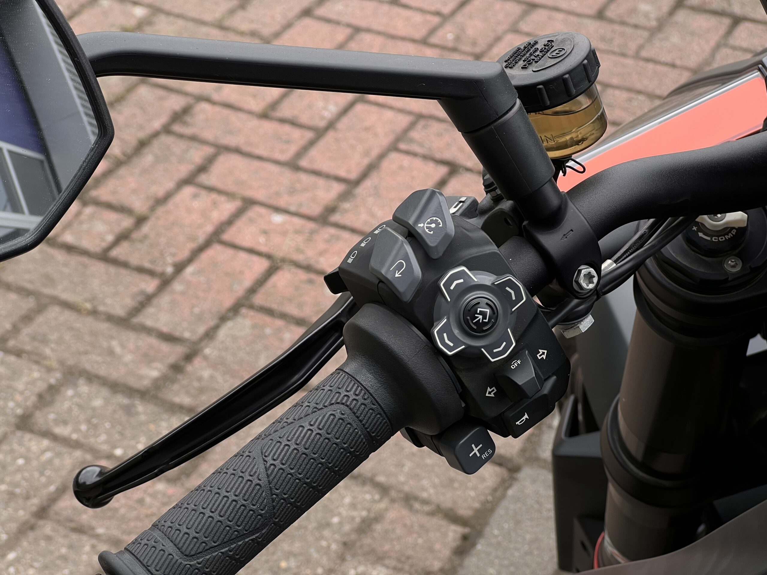 
								KTM Superduke 1290 R full									