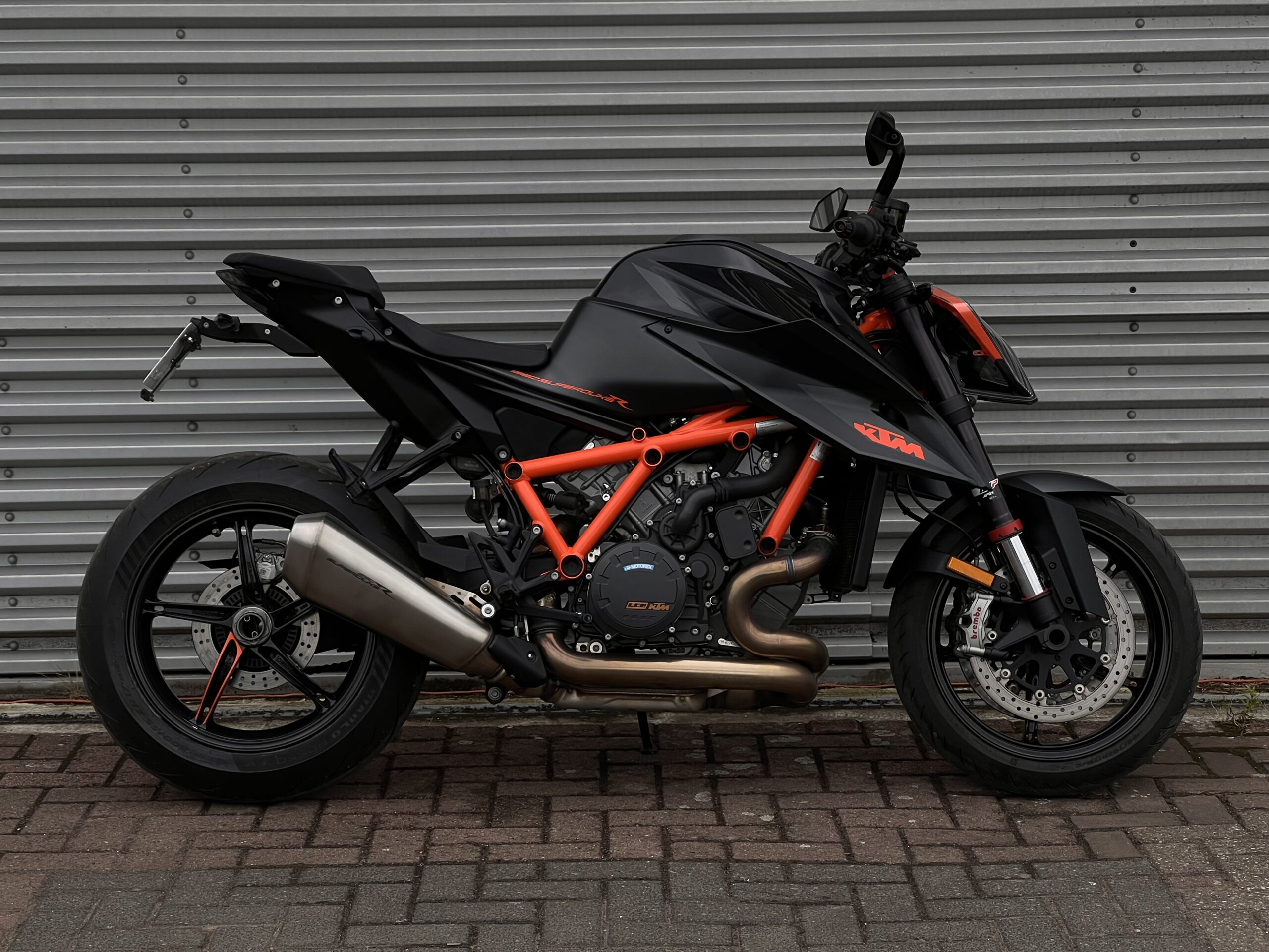 
								KTM Superduke 1290 R full									