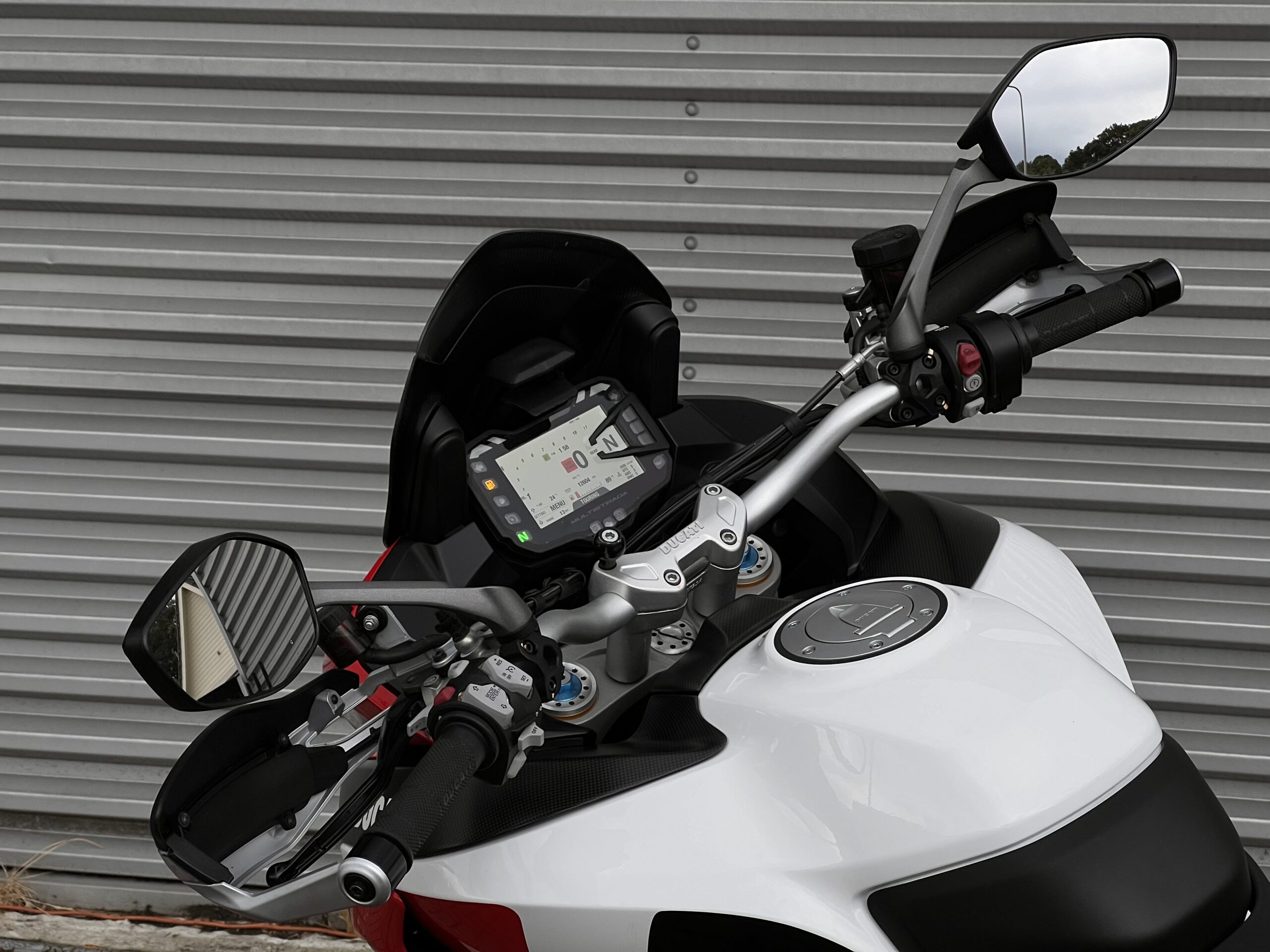 
								Ducati 1260 Pikes peak full									