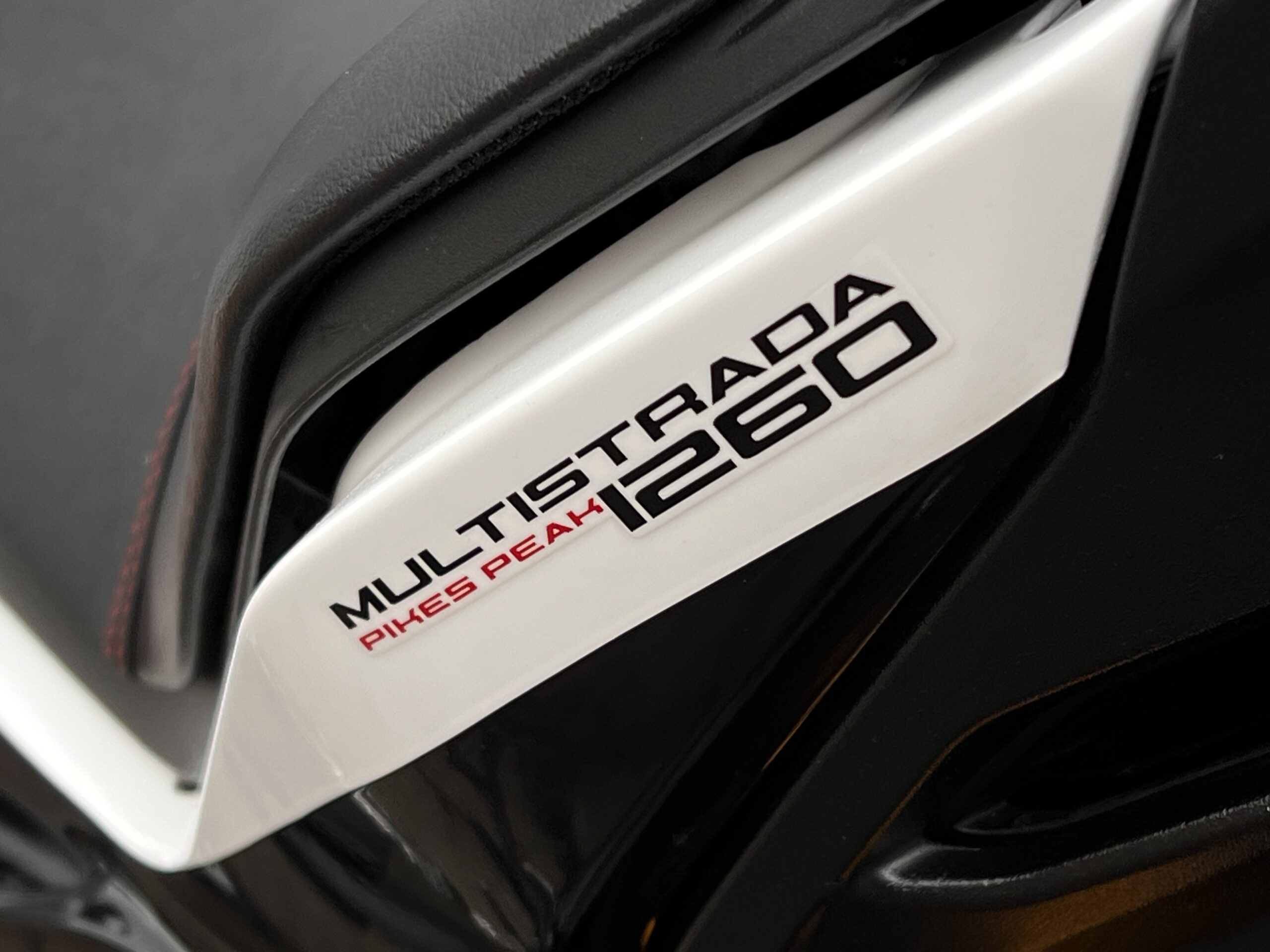 
								Ducati 1260 Pikes peak full									