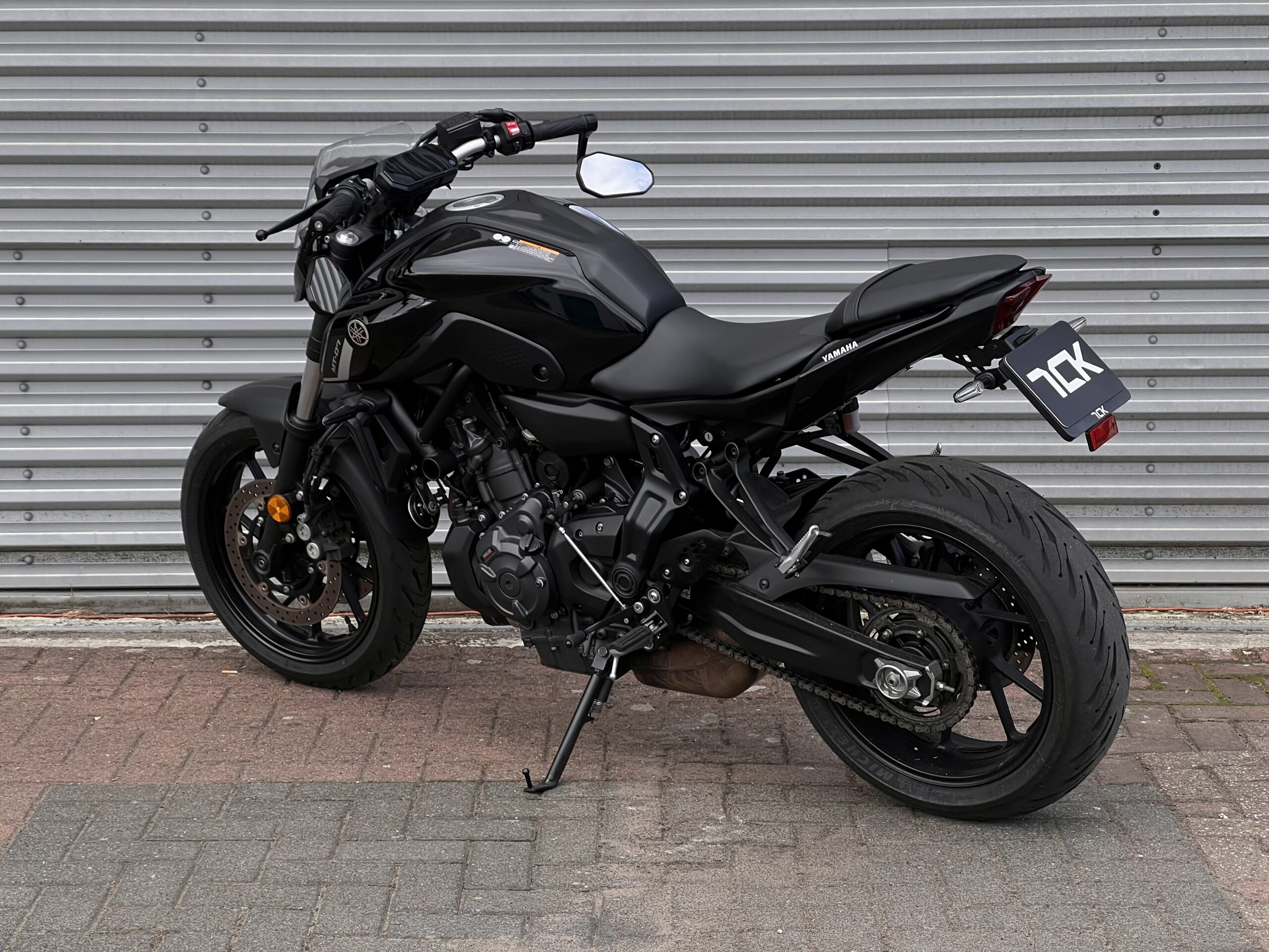 
								Yamaha MT-07 full									