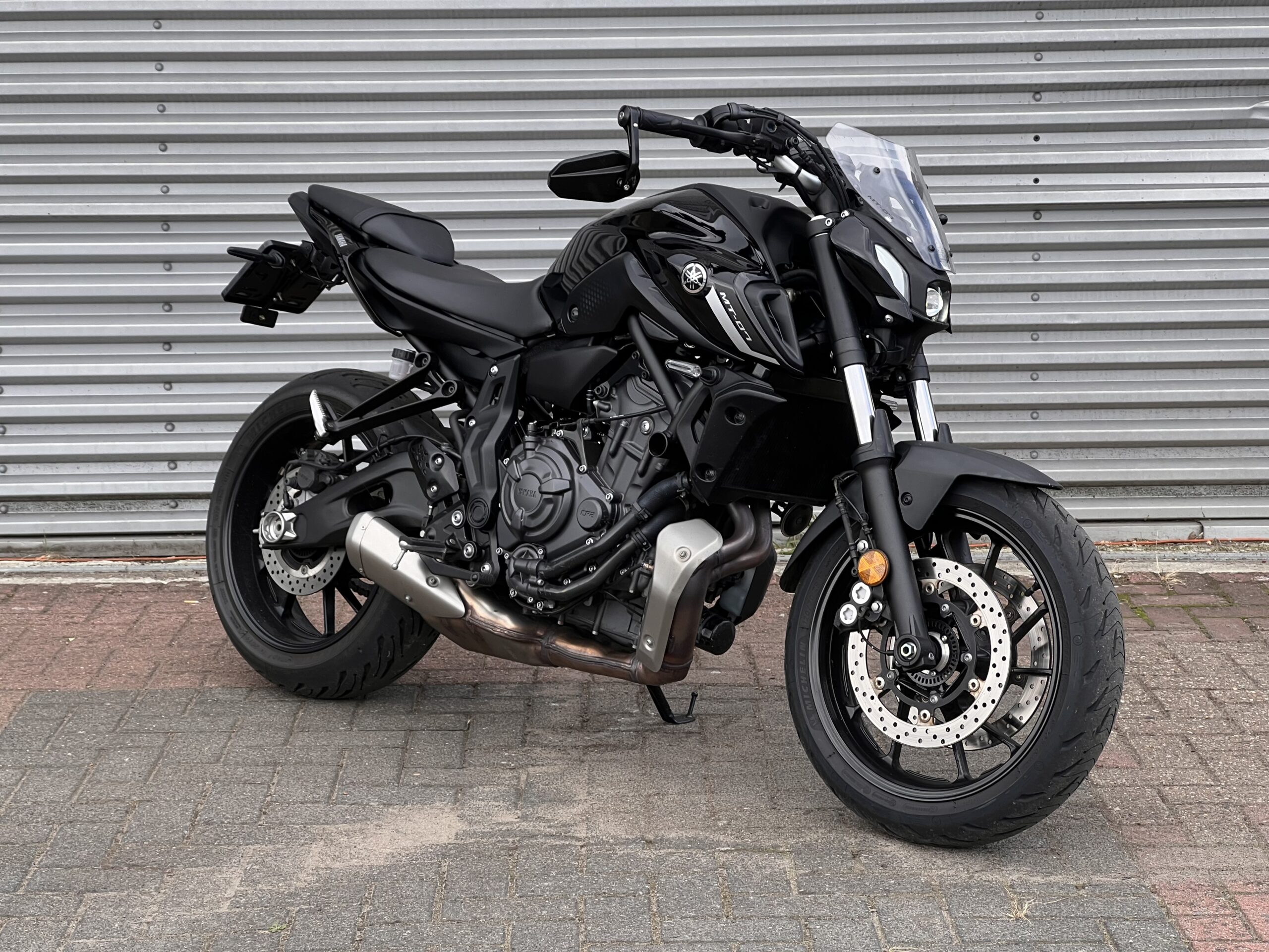 
								Yamaha MT-07 full									
