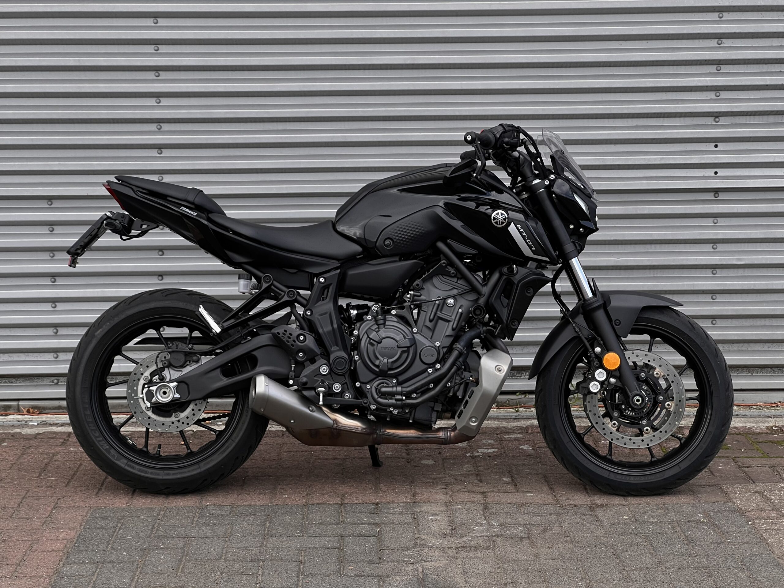 
								Yamaha MT-07 full									