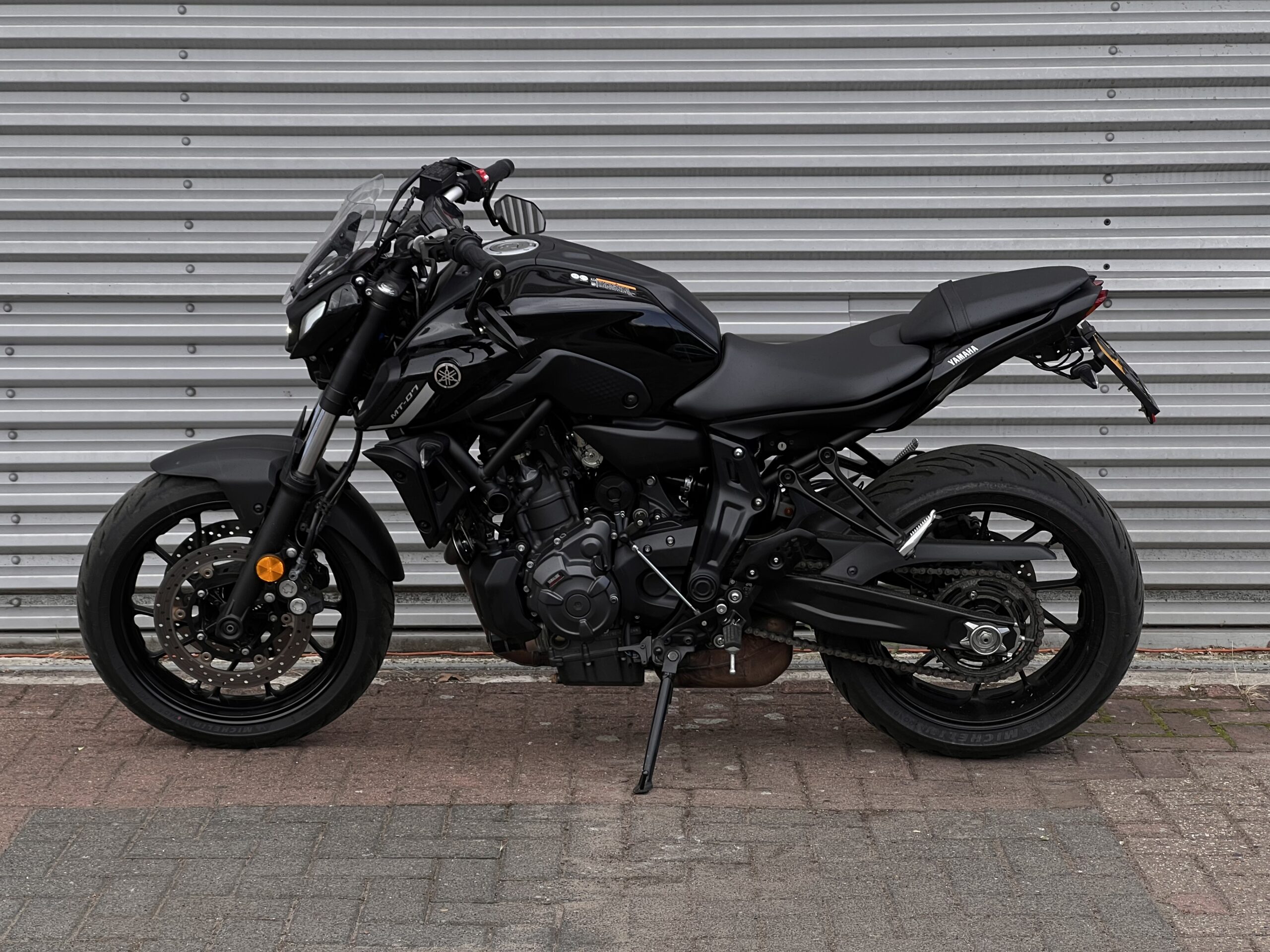 
								Yamaha MT-07 full									
