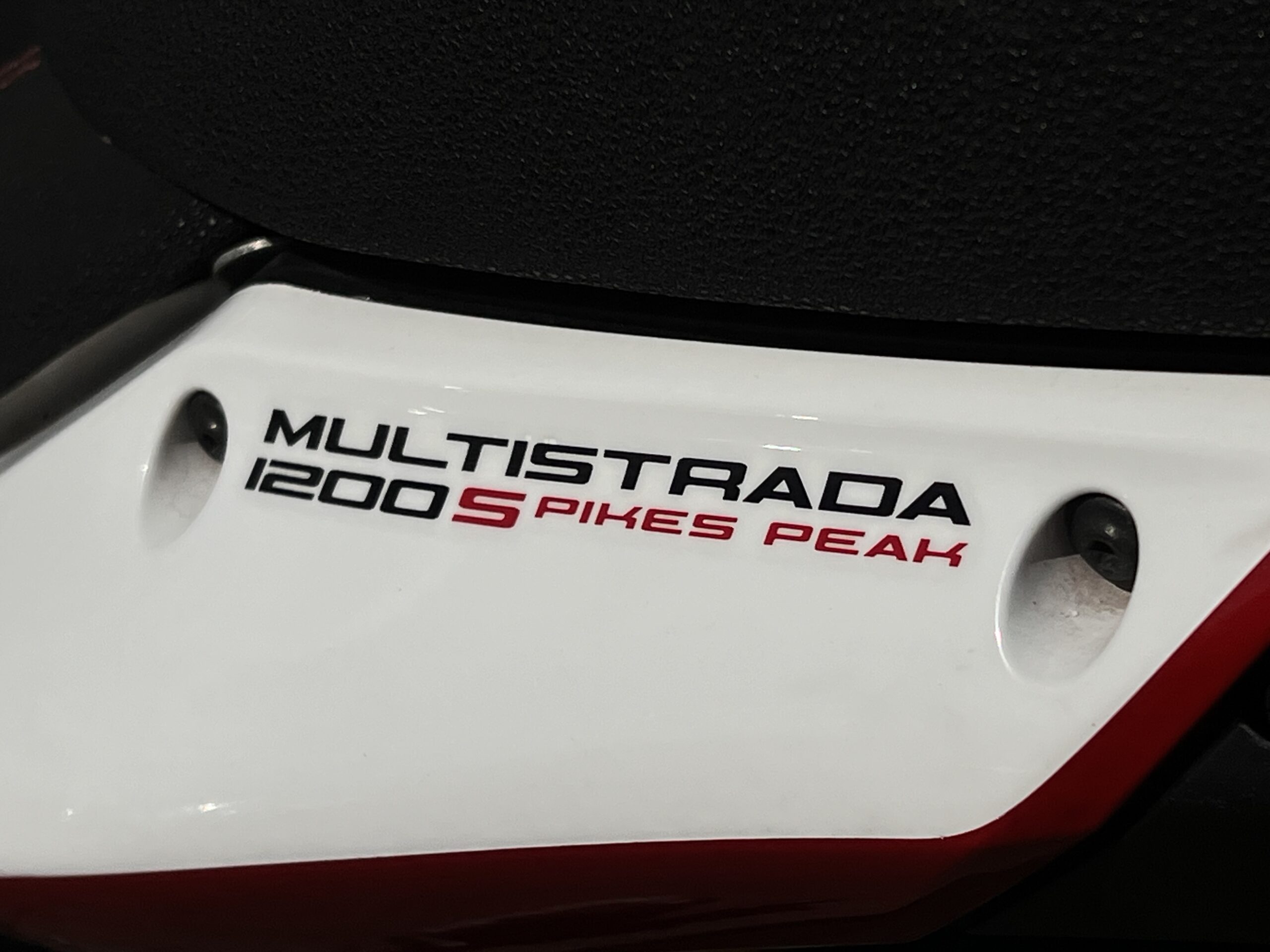 
								Ducati Multistrada 1200 s full									