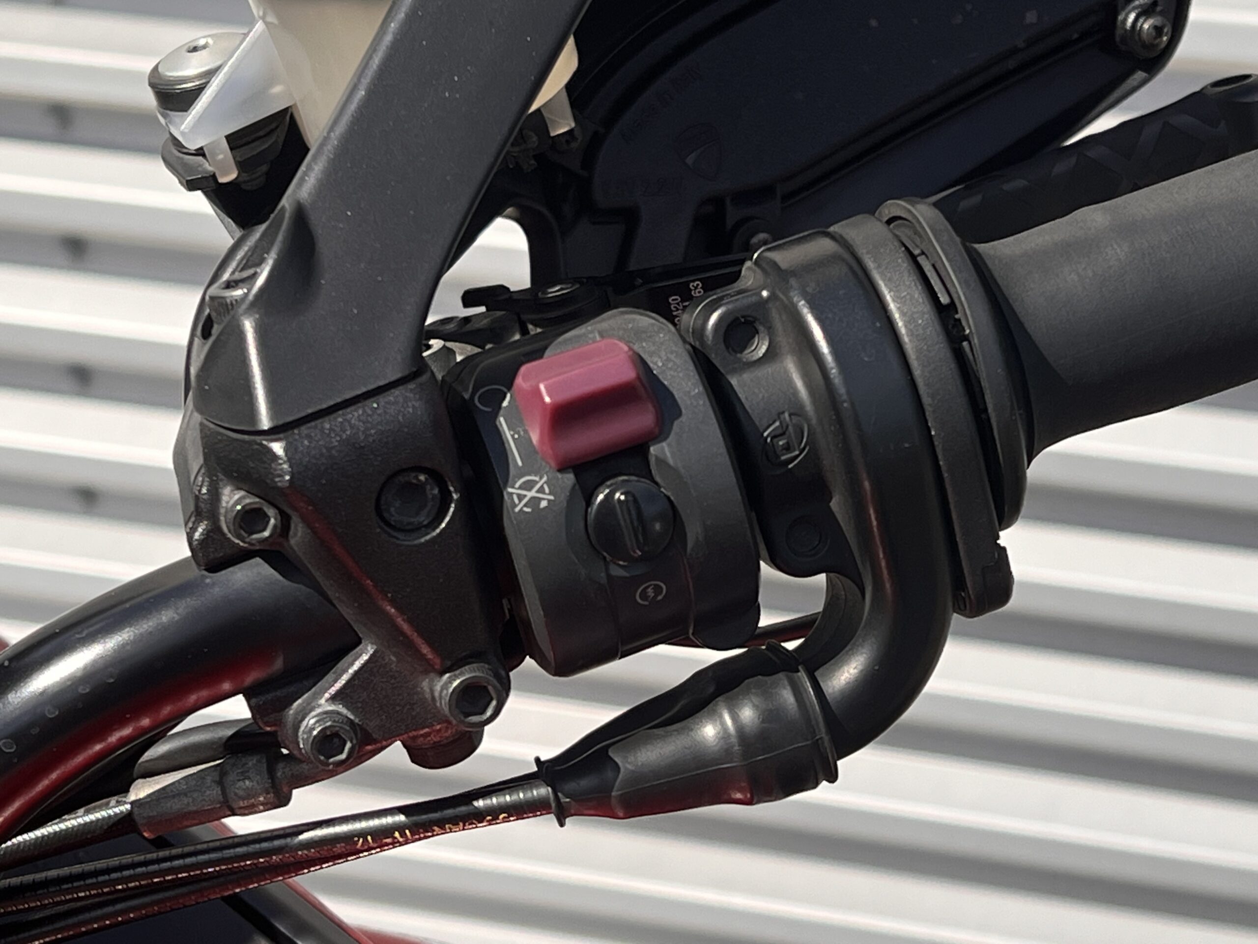 
								Ducati Multistrada 1200 s full									