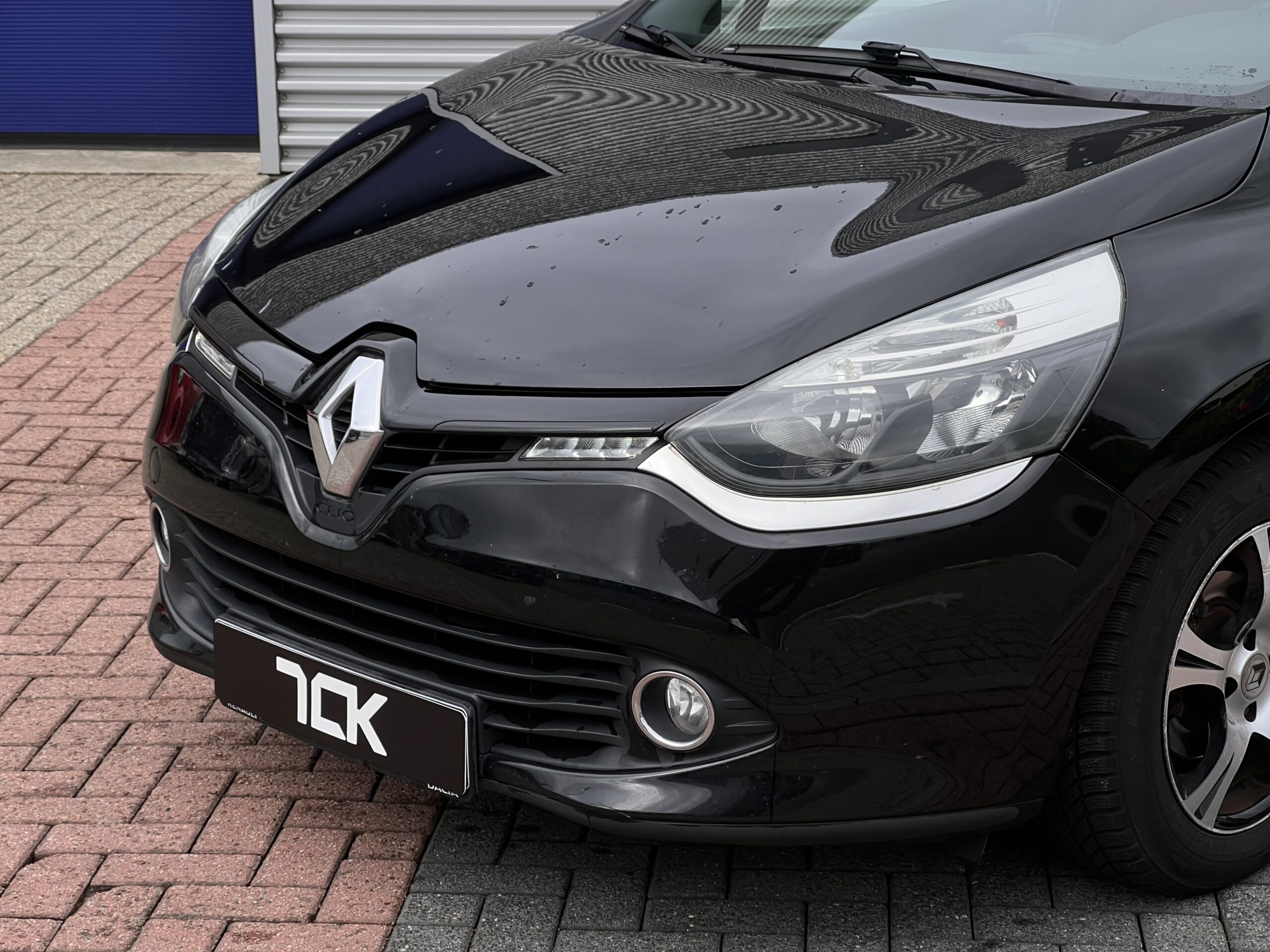 
								Renault Clio full									