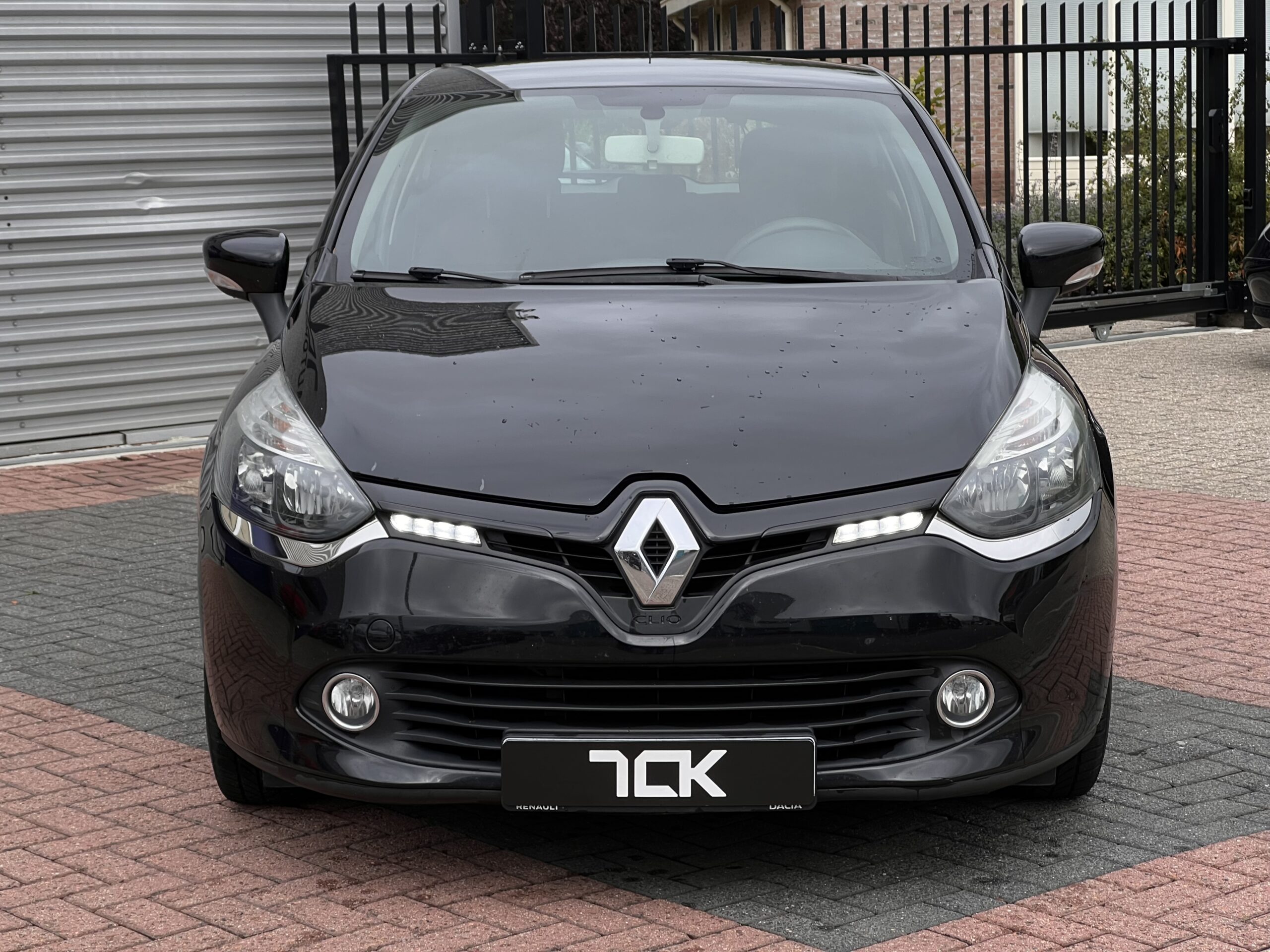 
								Renault Clio full									