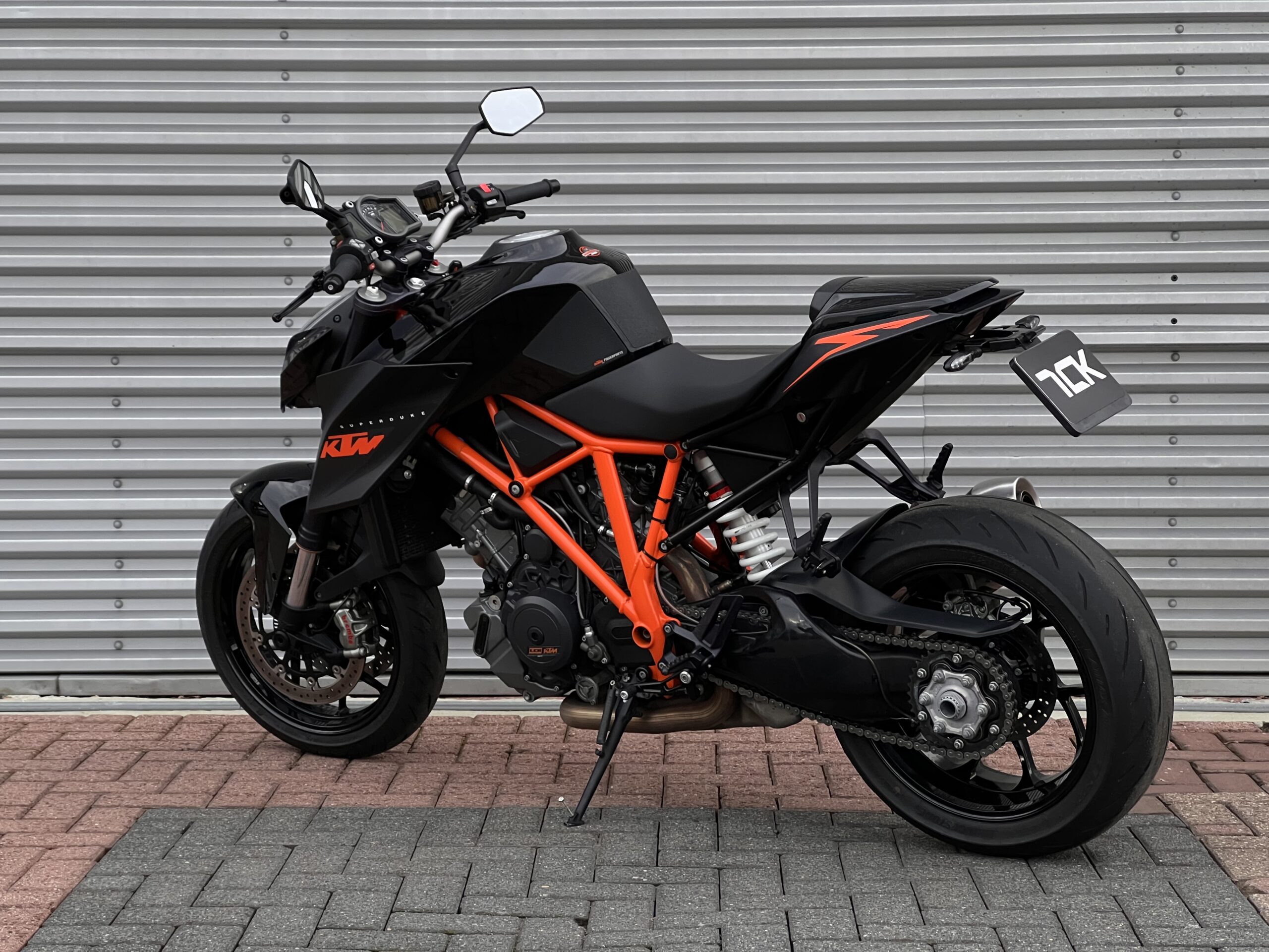 
								Superduke 1290 1st gen full									