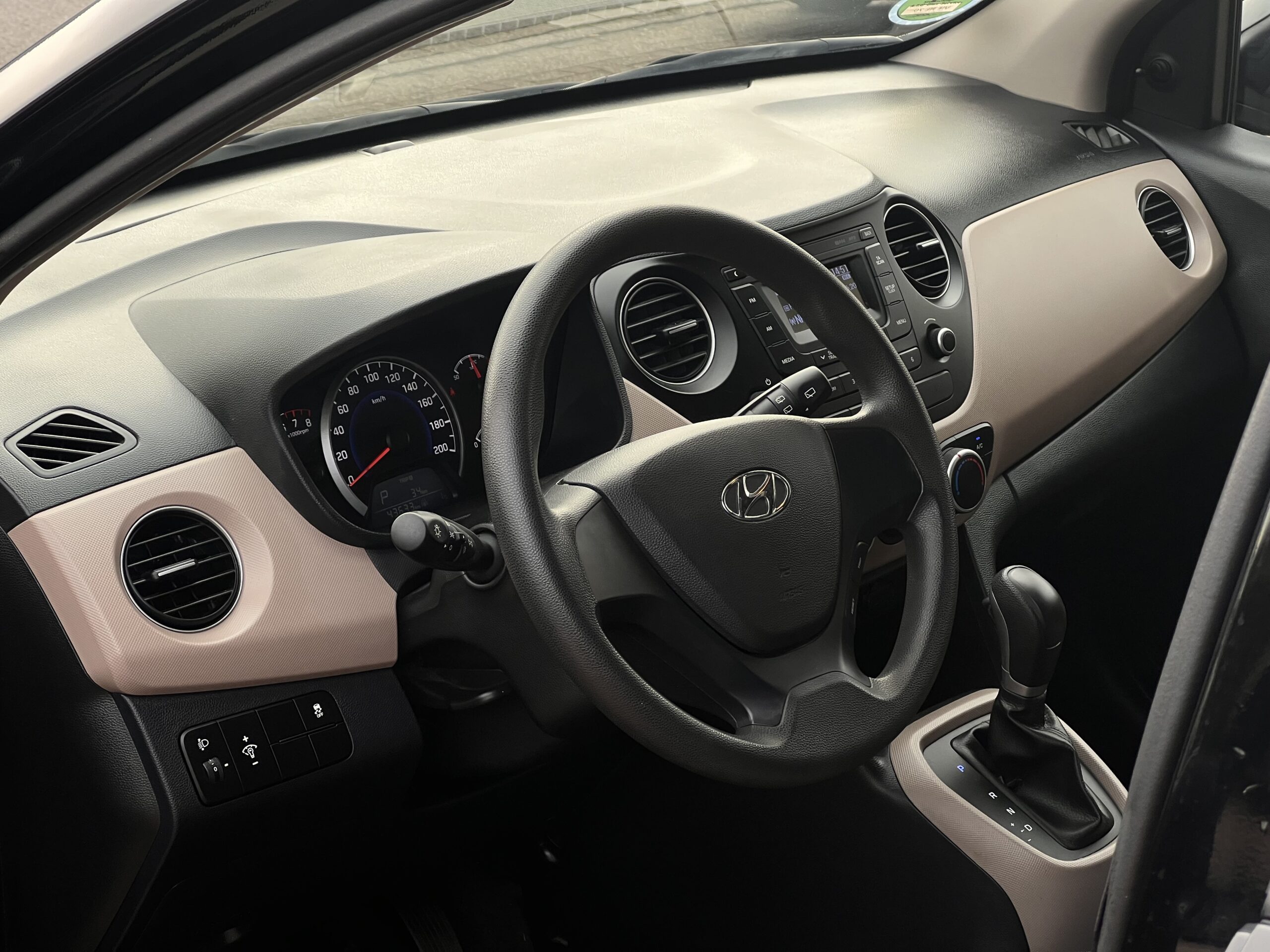 
								Hyundai I10 full									