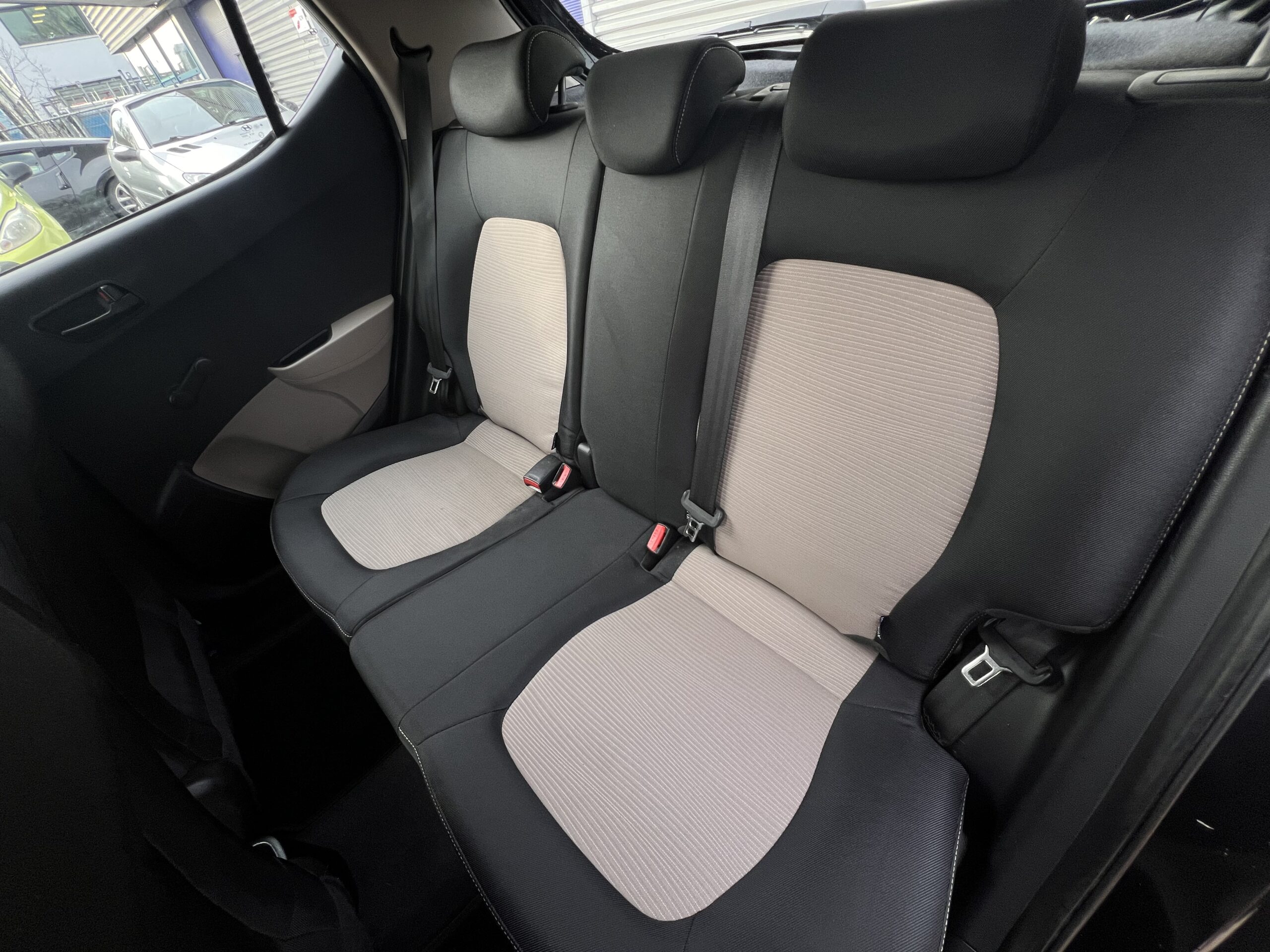 
								Hyundai I10 full									