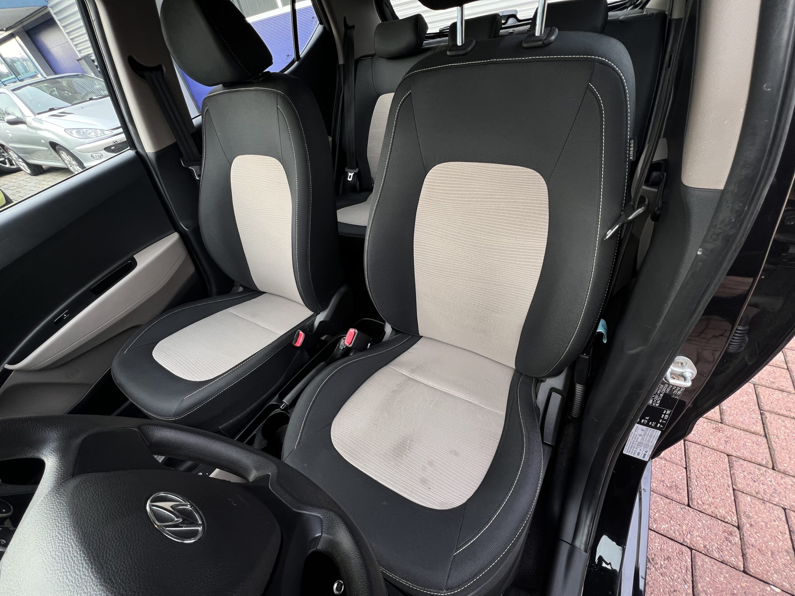 
								Hyundai I10 full									