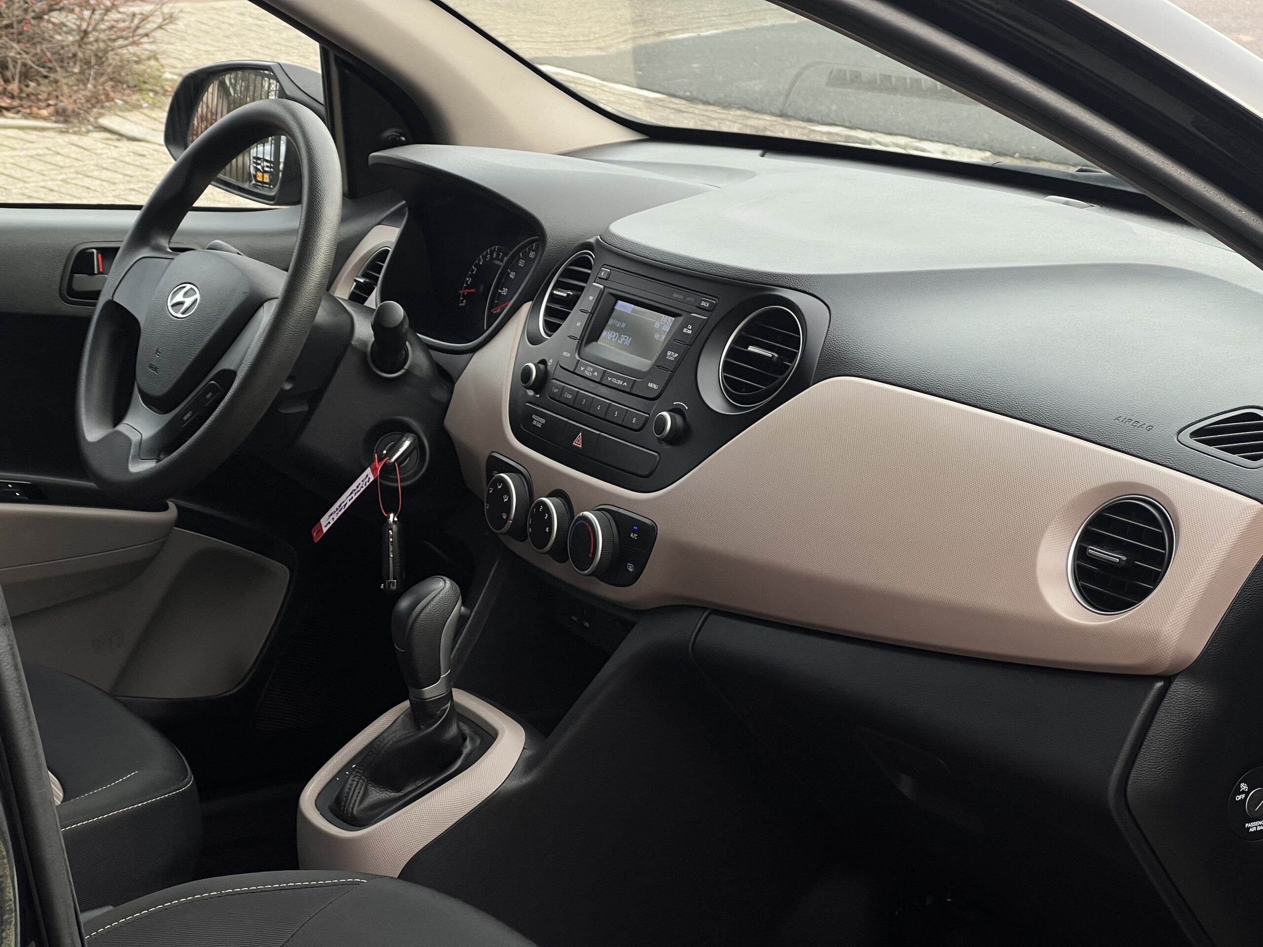 
								Hyundai I10 full									